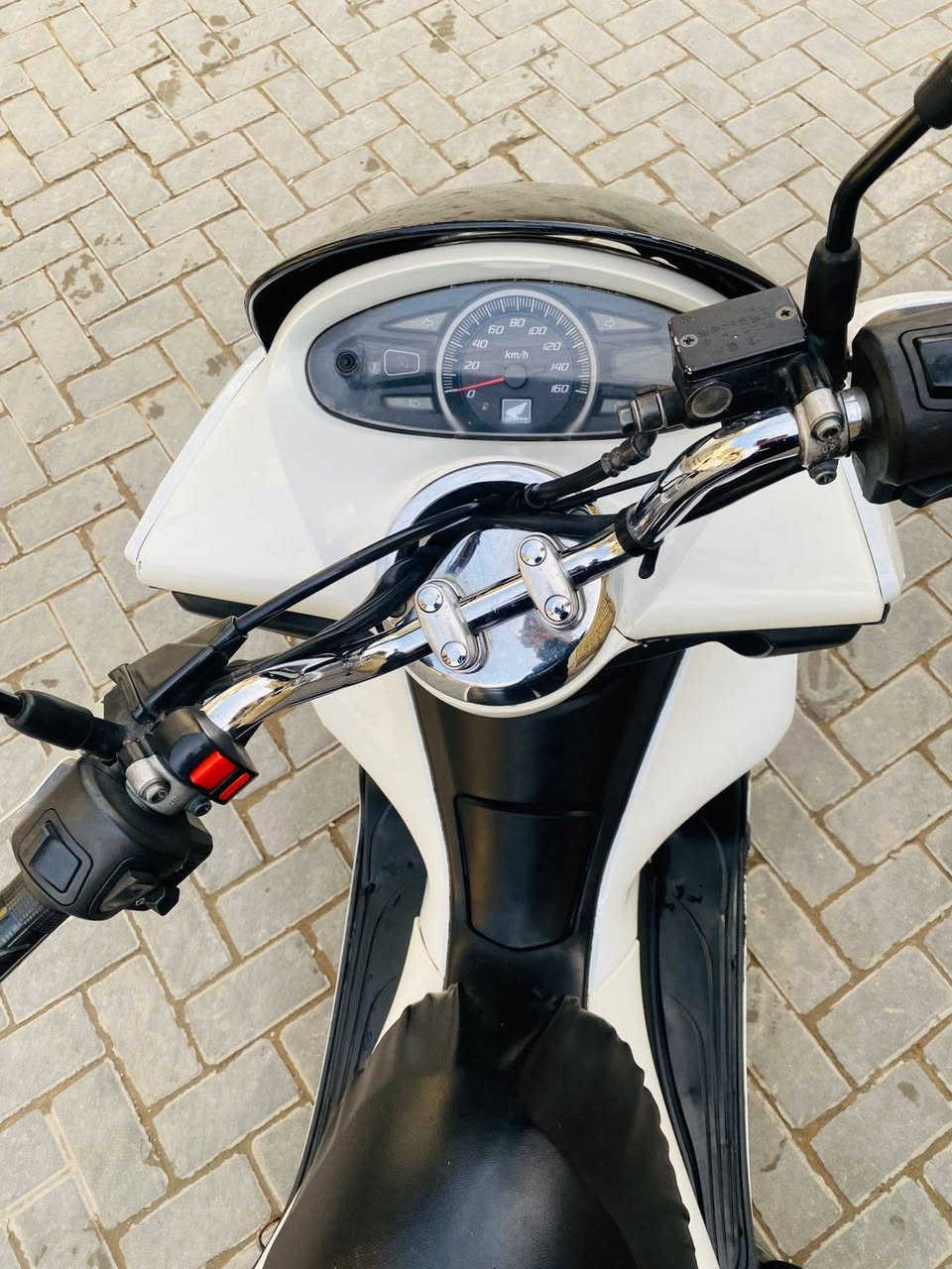 سلام عليكم دراجه بي سي اكس مكينه 125 موصفات مال 150 دراجه كامله ماعده سبعه مالتها نضيفه ومايحتاجلها شي نكره سلف بي وقت مكان بغداد مدينه الصدر *********** او *********** وتساب اسعر مليون 300 وبيها مجال شي بصيط
