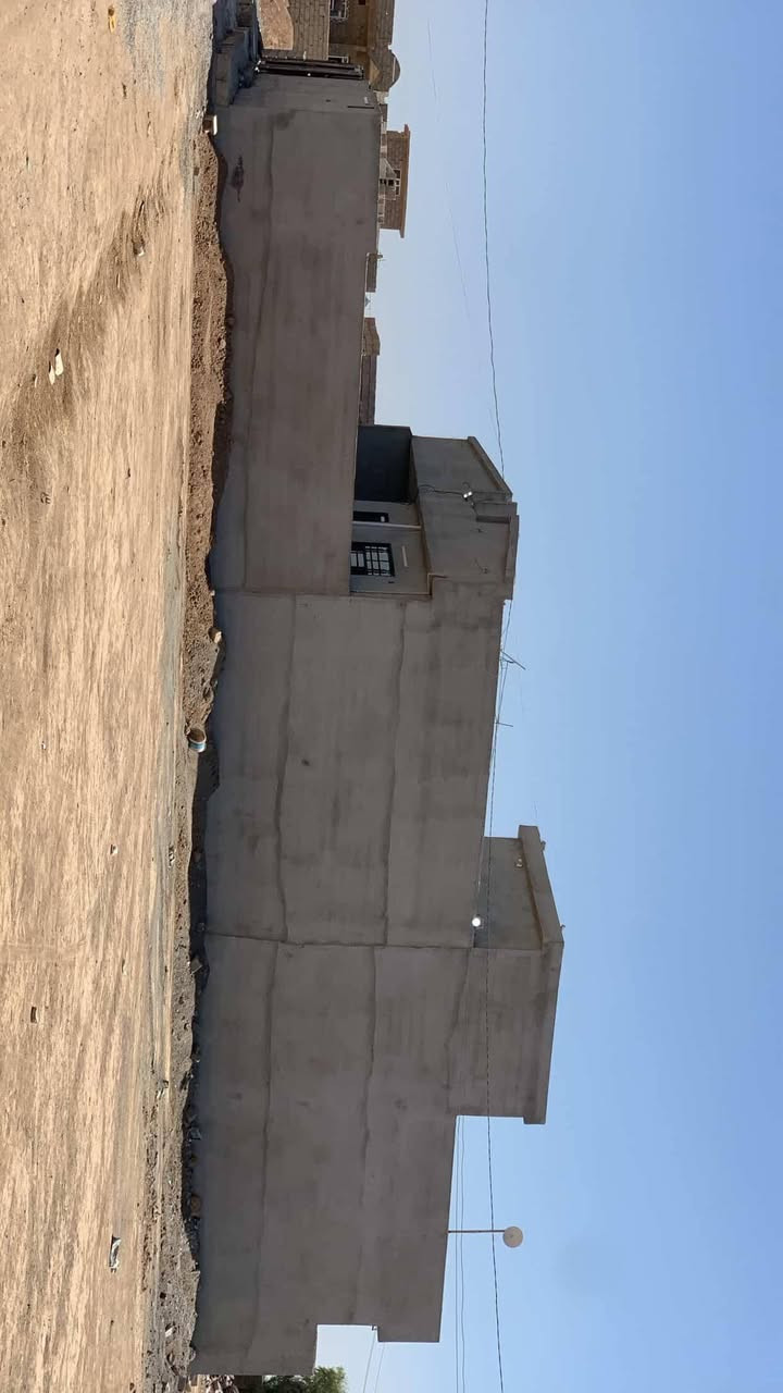 سلام عليكم
بيت للبيع المكان طيبه عبور سيطر المعهد 
مساحة البيت ٢٥٠ م
وايضاً معا قطعه ٢٥٠ م
يحتوي ع غرف ثنين (. 5x4)
هول (. 10x4)
مطبخ (. 5x6)
ربعه (. 7x4)
السعر 50 مليون وقابل للتفاوض 
الاتصال ع هاذا الرقم ***********
