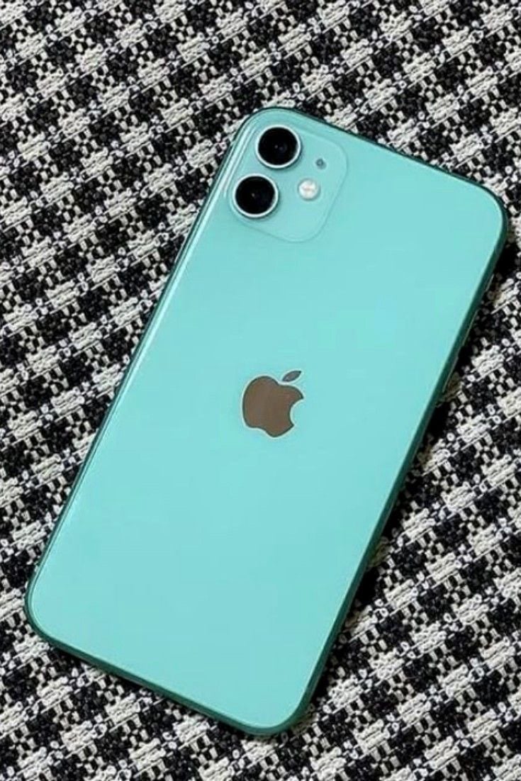 ايفون ١١ عادي 
ذاكره ٢٥٦ 
بطاريه ٧٧ فحصتهه ع الحاسبه 82 بلادي 
ممستبدل شاشه فقط وبيه هذا الخط الي ع اليمين بس 
فيس ايدي شغال كله شغال 
لون مميز 
ضهر بلادي 
جهاز راقي وكلش نضيف 
السعر ٢٥٠ الف 

للتواصل واتساب 
***********