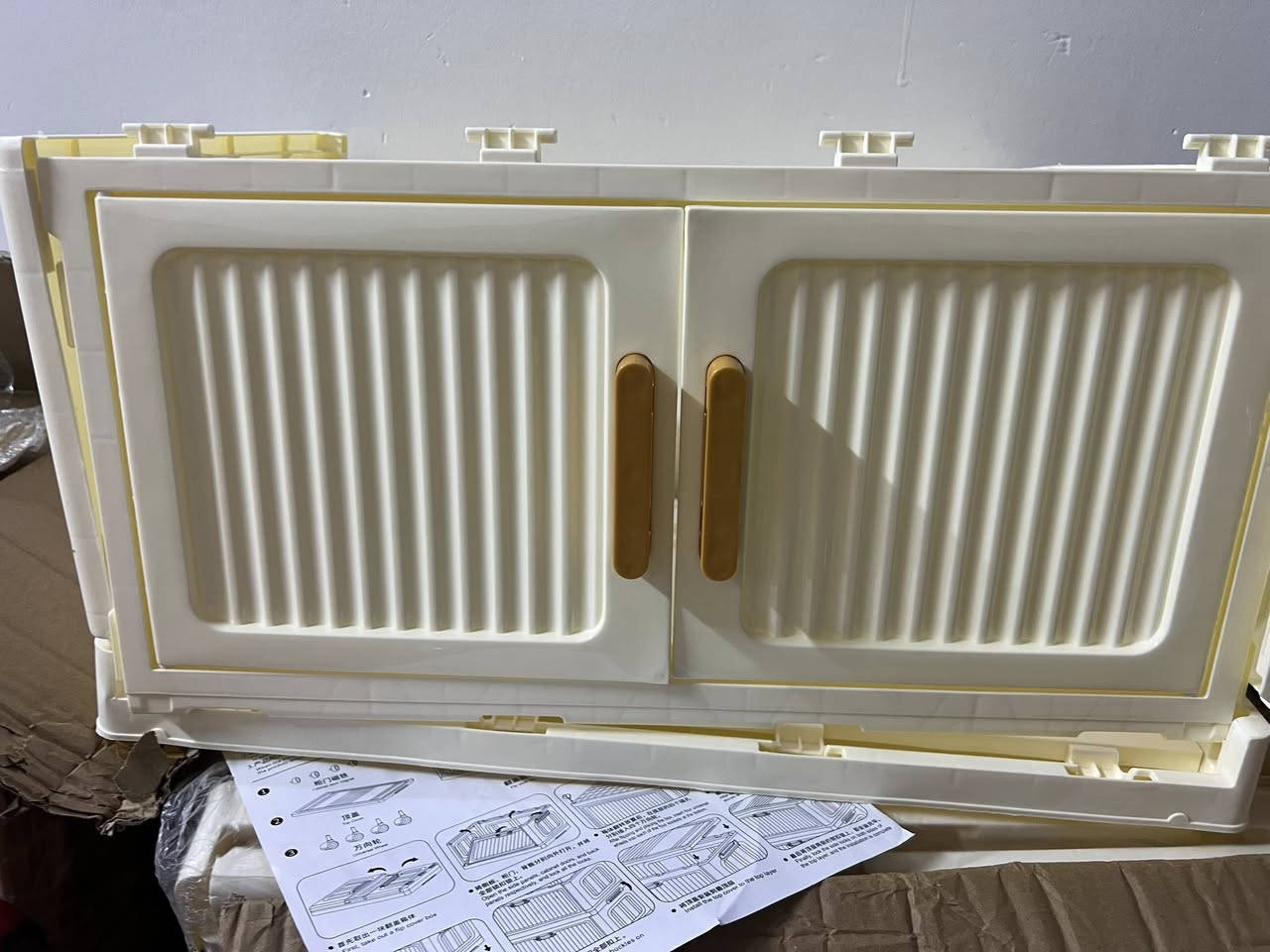 يرهم 
لوكر 
كزامه
اكسورات عطور 
بهارات مكون من 6 طبقات 
ثلاثة شكل الباب الشفاف 
 شكل الباب 3  الساده

الأبواب اكريلك 
والبلاستك كلش قوي مو تجاري


**إذا كنت صاحب هذا الإعلان وتريد حذفه لأي سبب، رجاءا أرسل رسالة إلى الدعم الفني**