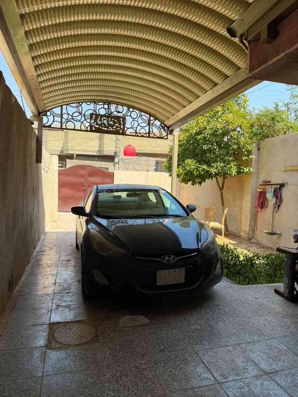السلام عليكم بيت للبيع مساحه 200متر طابو صرف على طابو الاعظميه العنوان بغداد بوب الشام طابق واحد يحتوي على غرفتين نوم وصاله ومطبخ واستقبال وحديقه ومرر يتسع سيارتين ومتوفره جميع الخدمات من مجاري وتبليط واسواق ومدارس السعر 120مليون
رقم الهاتف:***********
