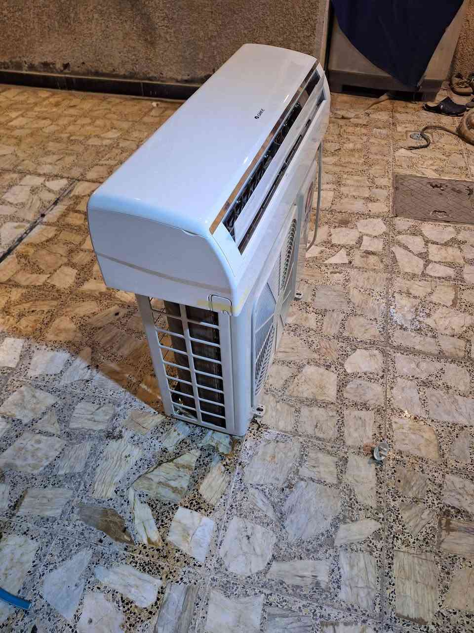 السلام عليكم سبلت كري للبيع واحد طن انفيرتر اقتصادي استعمال قليل استعمال محل تبريدة ثلج  السعر ٣٢٥ المكان بغداد العبيدي متواجد واتساب ***********

