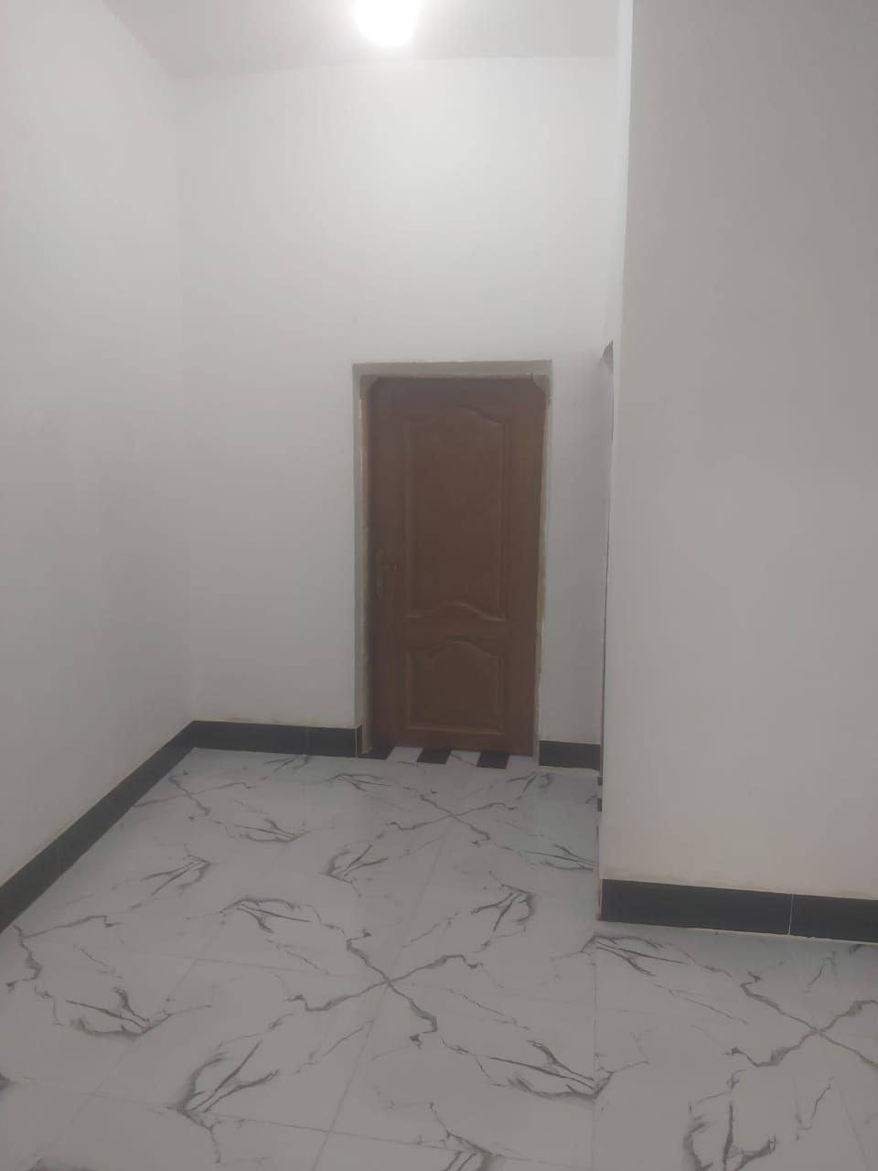 سلام عليكم 

▪️دار زراعي للبيع 

▪️خدمات ماي كهرباء شوارع تبليط 

▪️مكان سوق الشيوخ حي الجوادين بلقرب من معمل الموطة

 المساحة 140  

▪️يتكون استقبال و مدخل و غرفتين
و صالة و مطبخ و صحيات وساحة 

▪️السعر 43 وبيهة مجال

▪️الاستفسار واتساب او الاتصال على رقم التالي

▪️***********
▪️سيد حسن الموسوي  

▪️مكتب الاحرار شارع البصرة يم جزرة مبايلات القديمة
