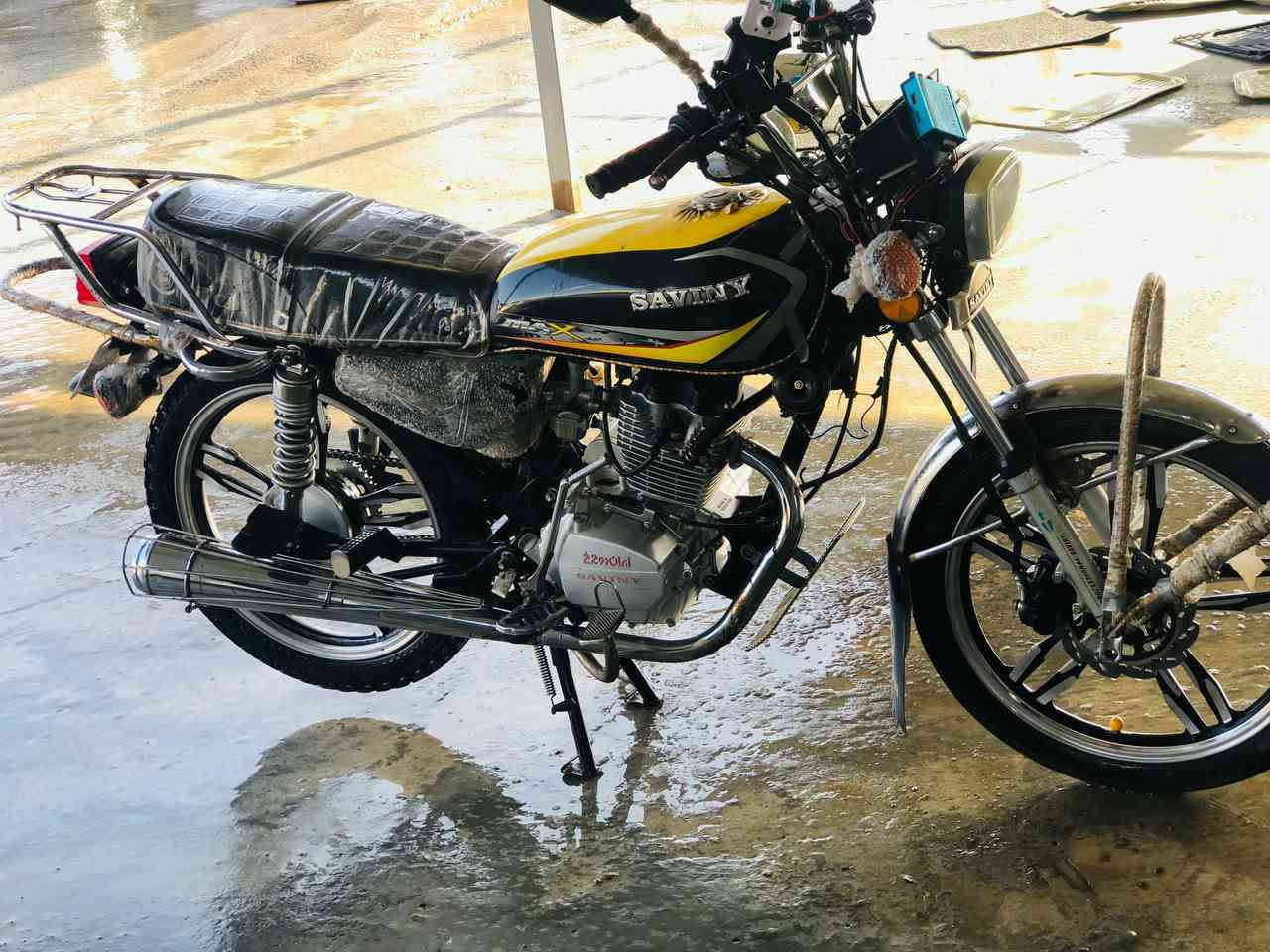 سيفان نضيف من التاير للتاير موديل 2021المكان الشركاط العيثه
***********
