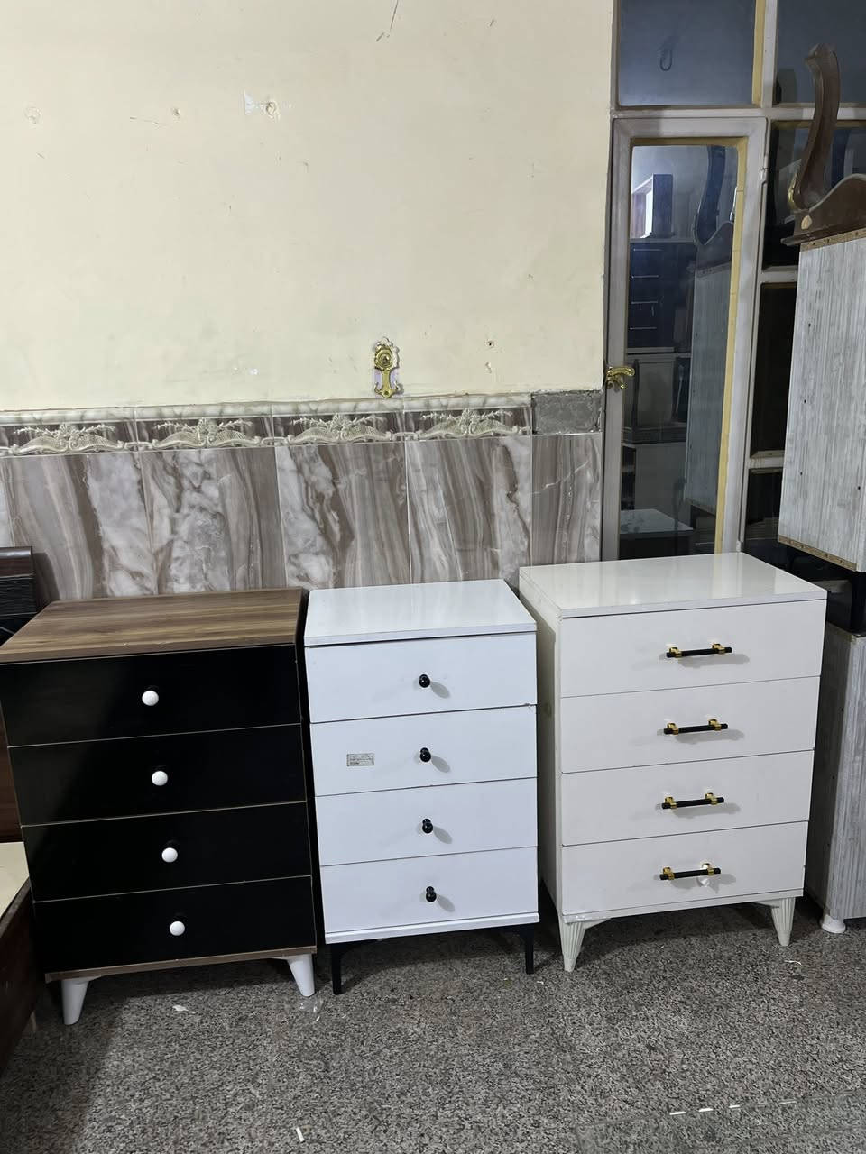 مزاد البركة لبيع الأثاث المنزلي الأسعار داخل الصوره وبيه مجال بسيط 
العنوان الفلوجة حي الضباط مقابل جامع المدلل متواجدين من الساعه ال ١٠ صباحاً الى ١٠ مساءً
*********** واتساب واتصال 
*********** واتس آب فقط 
0774 143 1229 اتصال فقط
