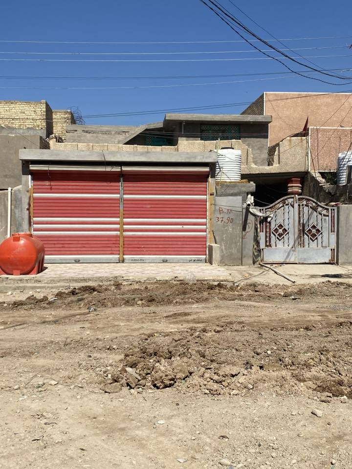 سلام عليكم بيت للبيع مساحه ٢٠٠ متر وره سوك الأولى بيت كامل مابي اي نقص للاستفسار ***********
