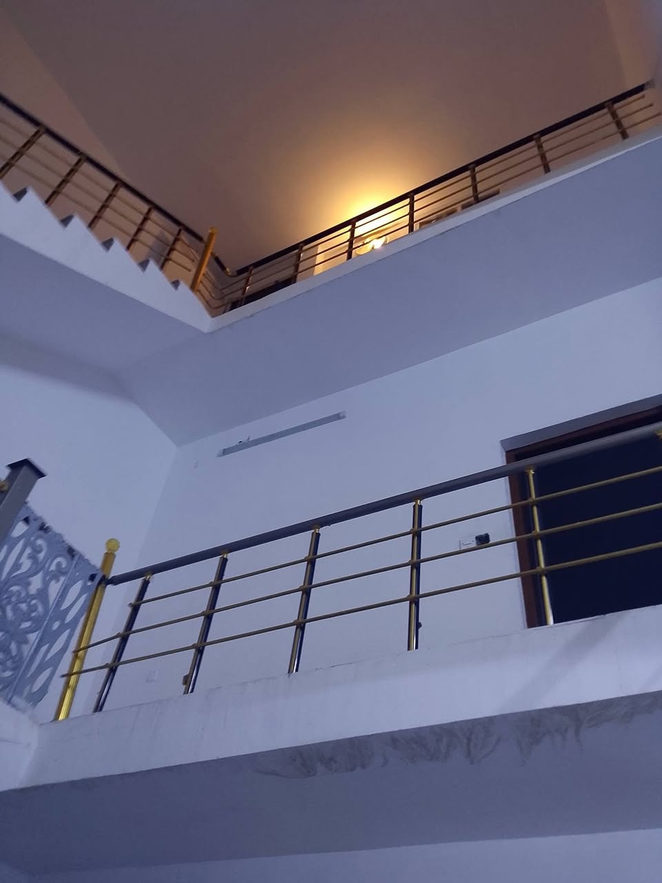 السلام عليكم تخفيض سعر العقار 205بيع قفل مستعجلين بيعته
عندي بيت للبيع مساحته 150متر في منطقه الواجهه 7.5 النزال 20 الدورة بين الصحه وشارع 60 عرض الشارع 15متر البيت زراعي سند 25 
اربع غرف نوم واستقبال وحولي ومطبخ ومخزن كبير على كبر البيت  البيت فارغ جاهز للسكن 
 مستعجلين عل البيعه للتواصل خاص


**إذا كنت صاحب هذا الإعلان وتريد حذفه لأي سبب، رجاءا أرسل رسالة إلى الدعم الفني**