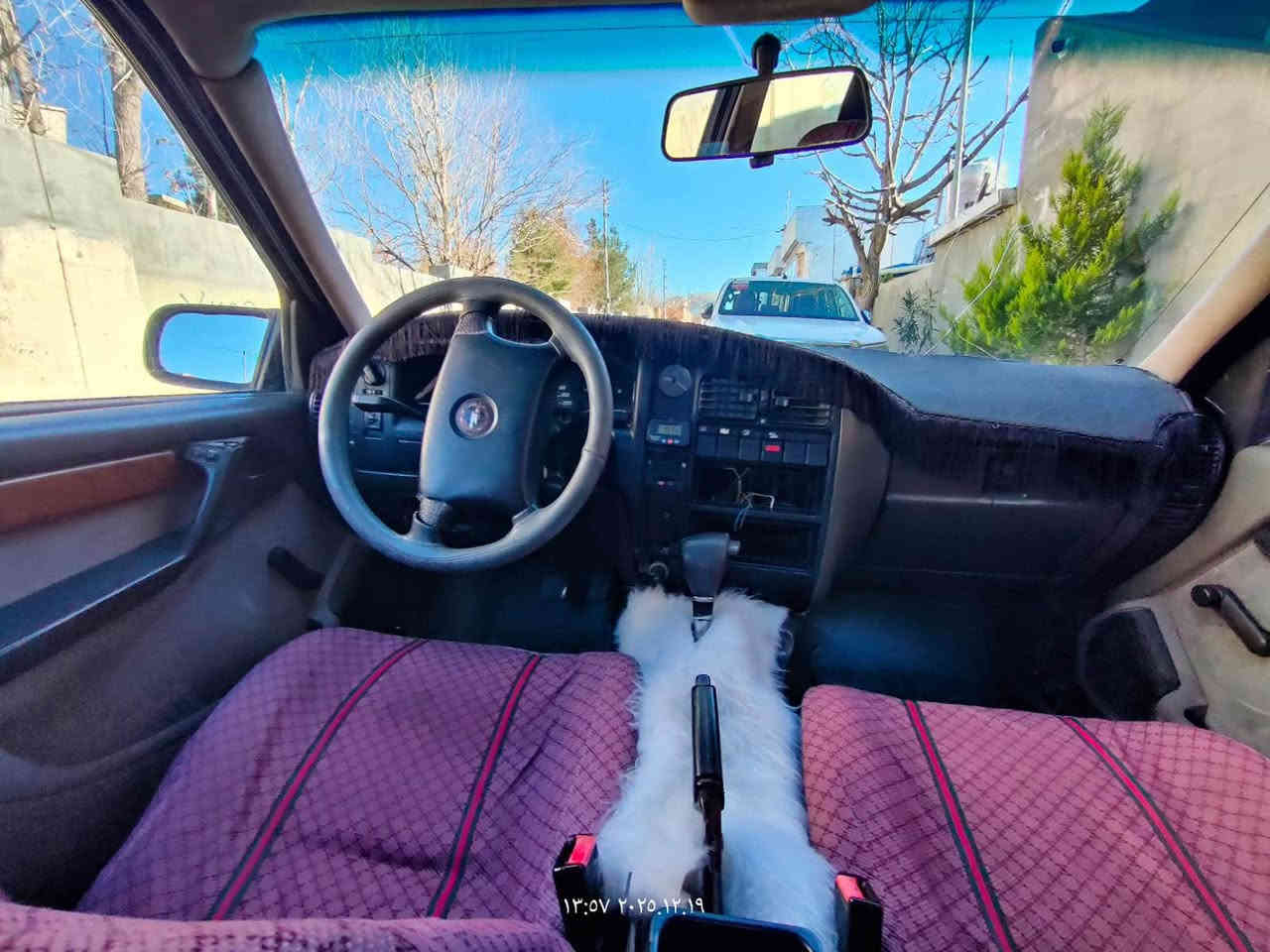 ئۆپڵ ئۆمیگا
مۆدێل 1990
ئاڕم پلاستیک سلێمانی
ڕەنگی باینجانی
گێڕومەکینە ئۆنجی دیلکۆ ی مرغوب
موس وبڕاوا بەشەرت
تایەی تازە گەرمی مەزبوت ناوی زۆرجوانە.
یەک هزار مسرەفی نیە
بەنزین زۆرکەم دەخوات 
همووگیانی مەزبوتە.
گێرتۆماتیک .

***********
*********** بنجوين, السليمانية
