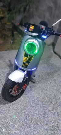 دراجه شحن R11 حلوه ونضيفه ماصارله هواي من ماخذه كلشي مامبدل بيها بطاري...