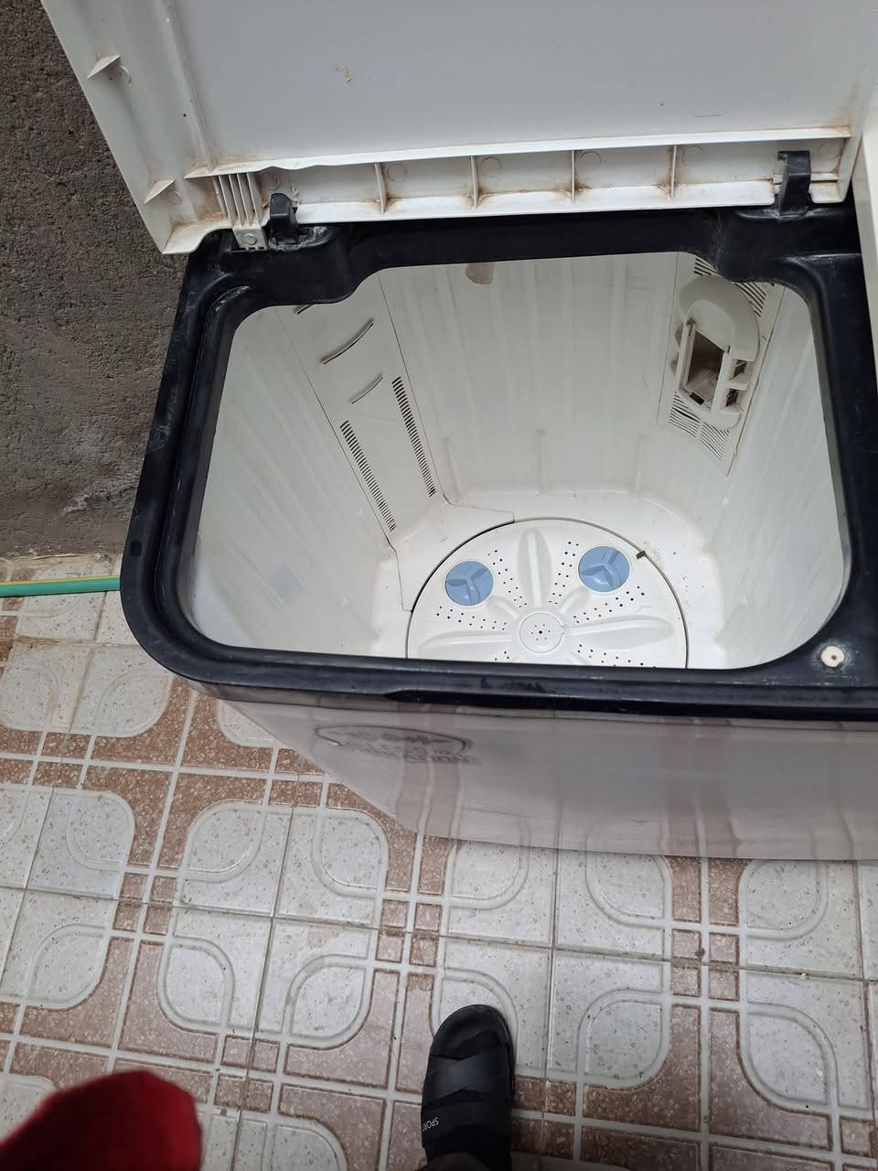 سلام عليكم غسالة للبيع شغالة كاملة اي نقص مابيهة السعر ٧٥وبيهة مجال الاتصال على الرقم ***********
