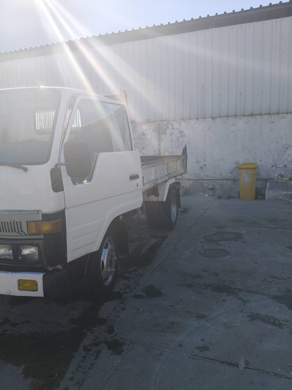 السلام عليكم تيوتا فحل كير مكينه كفاله شاصي مكفول سياره خير من الله سنويه مساقطه بسمي تحويل عنوان بغداد الشعب ***********السعر 75
