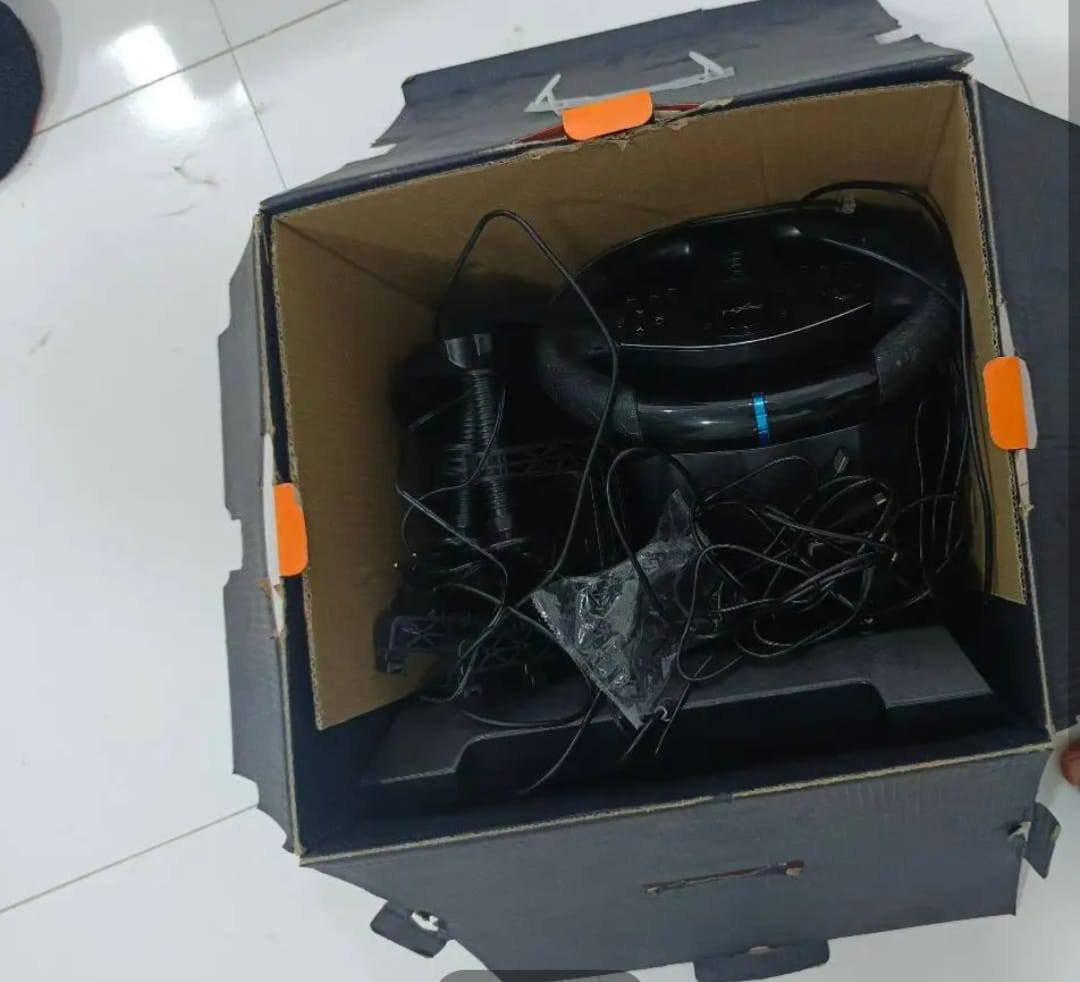 السلام عليكم بلاي 4 مع دركسون ب 90 فرتين ونص والبلاي 4 يجي ما مفتوح معاه يدتين كرتونها قص فيفا 24 وذكروا موتر فيست والى الحرب الجزء الثالث كل هذا بسعر 275 هذا رقمي *********** والشراي بخير ويدلل واذا تريد البلاي بوحده ام عادي او الدركسون بواحده ماكو اي مشكله تحياتي لكم 👍🏻❤️❤️
