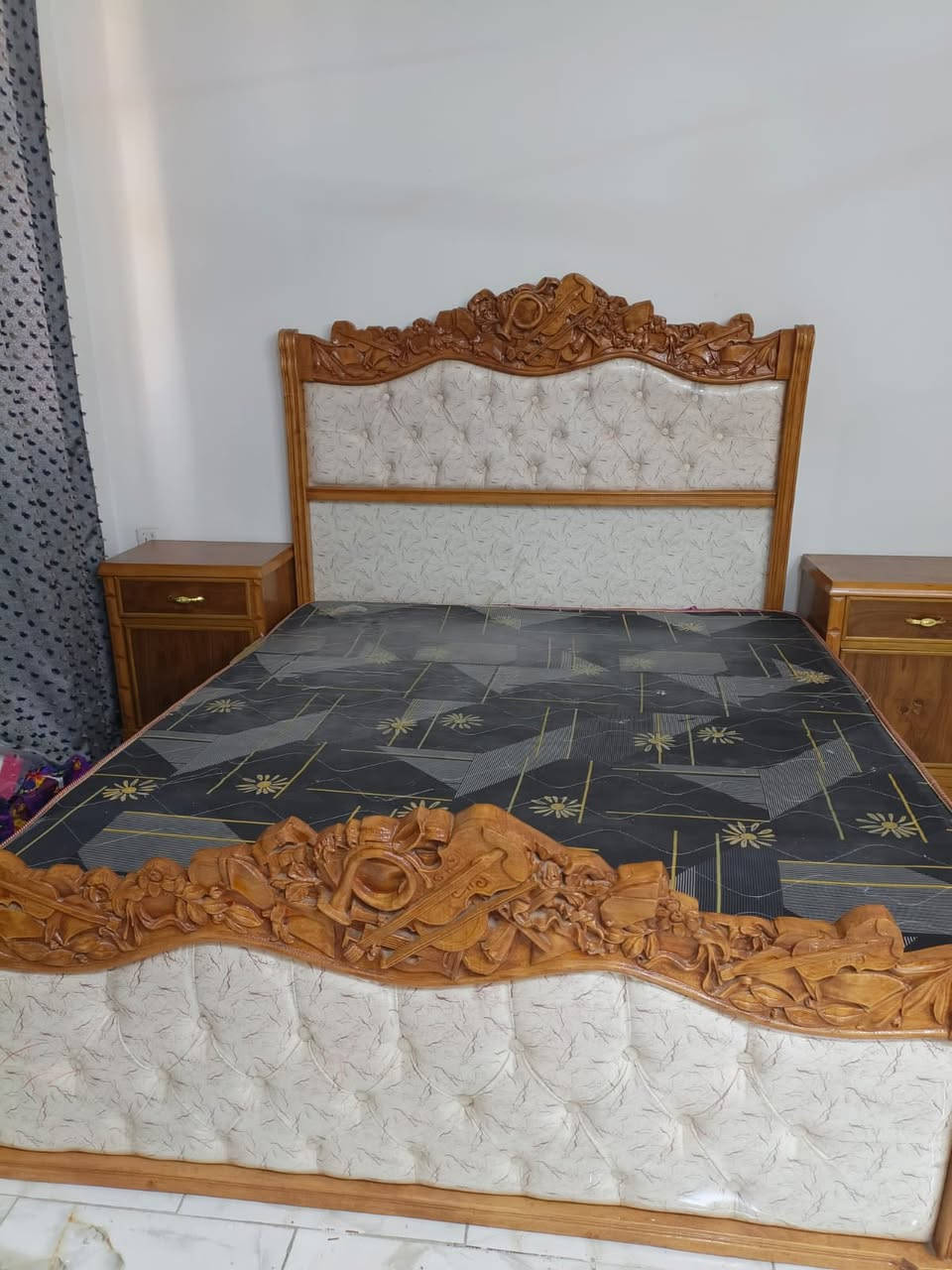 اسلام عليكم 
غرفه خشب حطاطه ثقيل 
كنتور 5بوب 
غرفه 6قطع اي ضرر مابيه للبيع مكان الدوره 
مليون ونص


**إذا كنت صاحب هذا الإعلان وتريد حذفه لأي سبب، رجاءا أرسل رسالة إلى الدعم الفني**