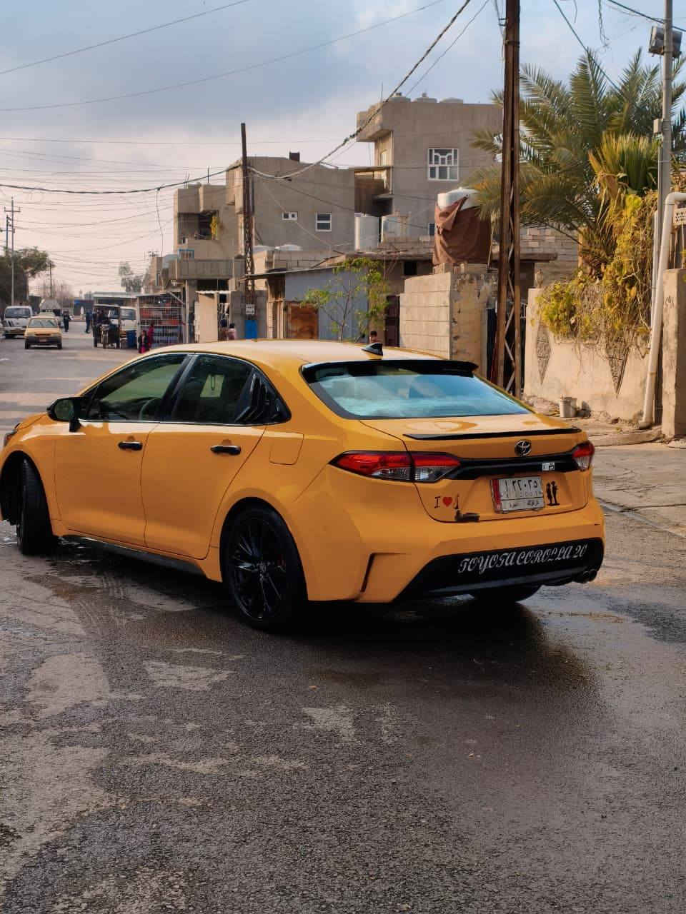 السلام عليكم، كورلا ٢٠٢٠ نوع Es كير ومحرك شرط 4 سلندر  سنوية جديدة بل ٢٠٣١ تنتهي بيها كود  بانزين وتخم تايرات جديد دواخل نظيفة ضررها تبديل بابين السكن بلادي وكشرها نظيف كدام عينك رقمها دولي سعرها 155 وبيها مجال قليل ، ***********
