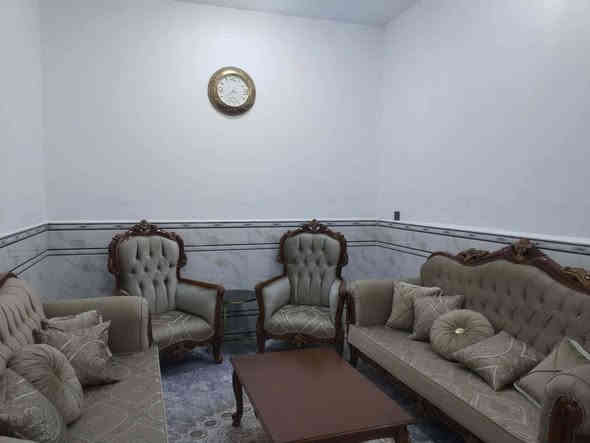 هذا. 100م زراعي طابوق كونكريت. بناء 24. بيه غرفه وصاله وستقبال ومطبخ وصحيات داخليه وخارجيه سعره.  65. سديناويه قرب مدرسه صفي الدين***********
