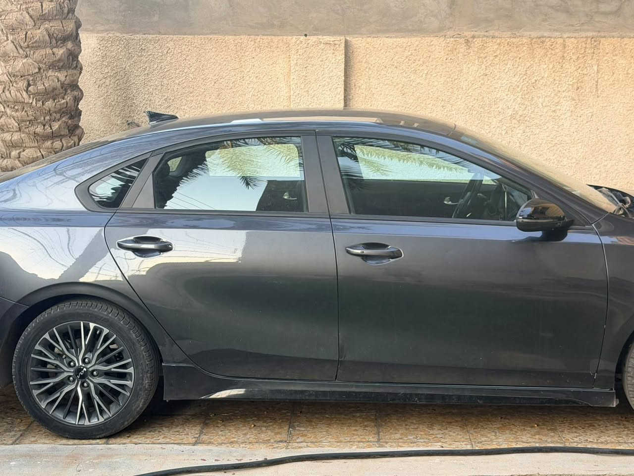 السلام عليكم
للبيع فورتي 2023 Gt line 
فول مواصفات عدا الفتحة 
حادثها جاملغ تبديل وربع البنيد صبغ بدون دواخل 
صور الحادث مرفقه بالمنشور 
مكينه كير مكفولات 
السعر 148 وبيها مجال جدا بسيط 
مكان السياره السيدية 
***********
