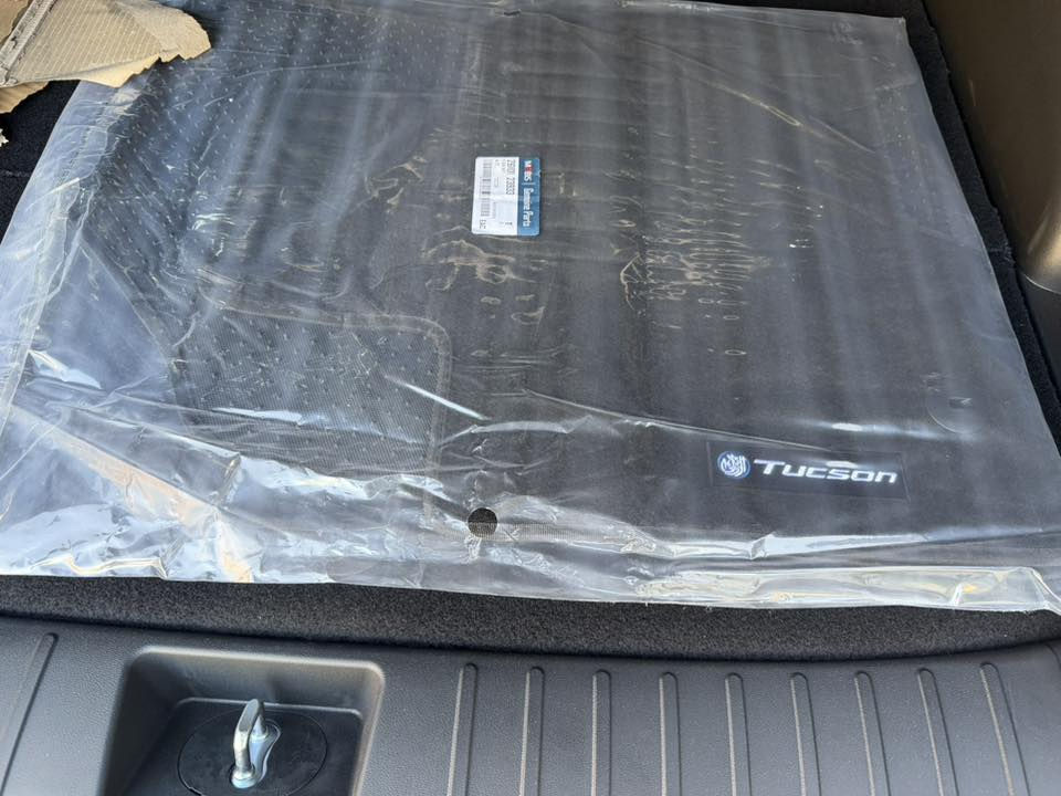 السلام عليكم توسان خليجي ضمان الأولى زيرو موديل 2025
مواصفات 
ويل 19

صندوق كهرباء 
كشنات تدفئ تبريد كشنين كهرباء 
حساس امامي خلفي 
شاحن واير ليس 
 
السعر240 $/مرقم كامل
المكان الكراده 
رقم الهاتف 
***********
