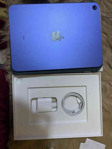 ايباد 10 نموذج M بطاريه 100 ذاكره 64 استخدام أسبوعين فقط اخو الجديد معه ملحقات كارتونه شاحن وصل المحل لشتريت منه الايباد + كيبورد عربي إنكليزي + ماوس + قلم راحة يد + كفر نضافه 100/100 

سعر 350 الف تواصل ***********
