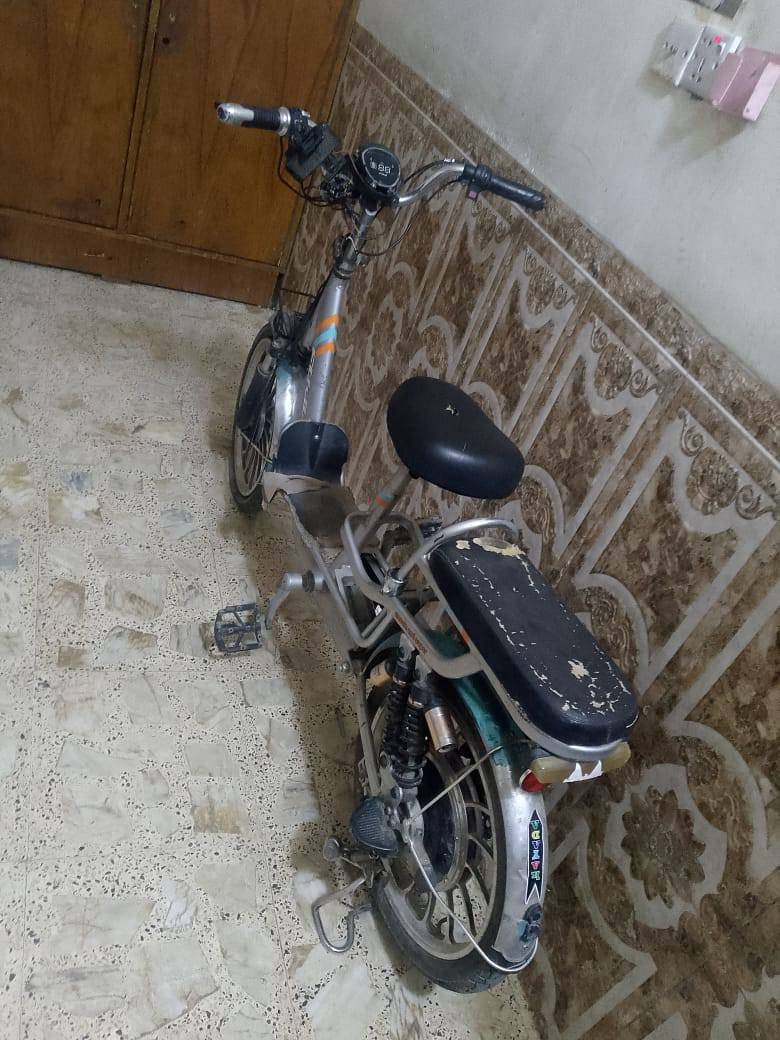 سلام عليكم دراجه شحن شغاله لبيع دراجه نضيفه بدون بطايرات مكان بغداد مدينت صدر سعر ٧٠وبيه مجال شغاله اي عطل ما بيه ***********
