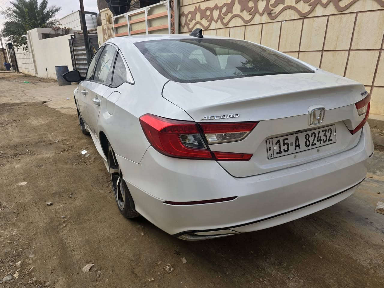 السلام عليكم 
هوندا اكورد 2022 نضامين هايبرد وبانزين سياره مصبوغه حزام موجوده صور للضرر  رقم انبار دولي كير محرك تبريد جدد هند بريك بصمه كير دكم شاشه كار بلي واندرويد اوتو 
ماشيه سياره 20 ميل 
معروضه بسعر مناسب للبيع او مراوس  
المكان الانبار هيت 
***********
