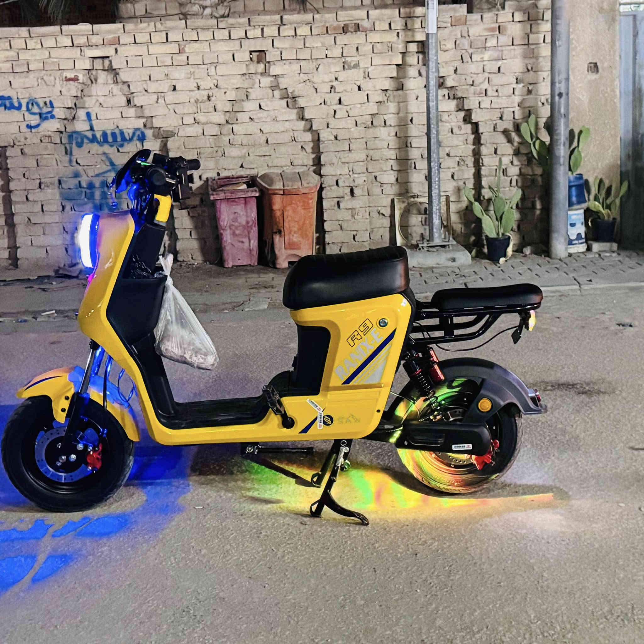 سلام عليكم 
دراجه R9 للبيع مديل 2026 شركه  رينكس  صارله شهر  ممشا قليل 
عندي اشتريته من المجمع الياباني موجوده المكاتبه الدراجه مواصفات 
لايت عالي ناصي 
أشاره يمنه يسره 
5 بطاريات 🔋 
شاشه شغال 
بريك الخلفي والأمامي 
بلوتوث 
ستاند موبايل بيه منفذ  شحن 
السله موجوده ومري جانبيات
شاحنات 2
شلعه فول 
اسويج 2 
بصمه 2
كارت 2 
ـــــــــــــٌـــ
 
الدراجه جديده مكاني نجف 
سعر500
***********
