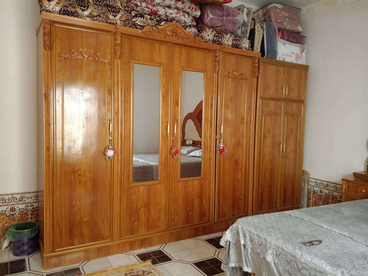 غرفة للبيع مستخدم قليل ٦٠٠ وبي مجال ***********
