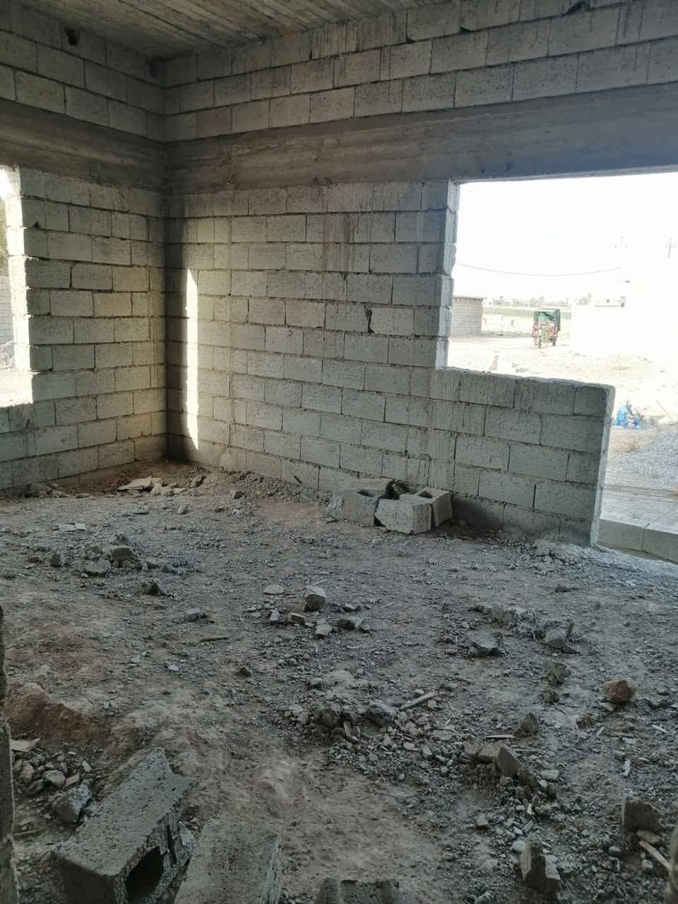 بيت هيكل طابقين للبيع مع قطعة بصفه . متكون الطابق الأول من ربعة وهول ومطبخ وغرفتين والطابق الثاني غرفتين وحمام، مساحة البيت الكلي ٢٢٠ م+قطعة بصف البيت مساحتها ٢٢٠م   . سعر البيت مع القطعة ٤٠ مليون بي مجال 
***********
