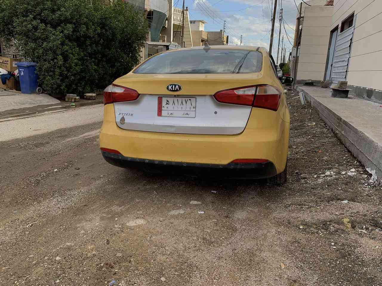 السلام عليكم
كيا فورتي 2015 رقم بغداد بسمي 
محرك 1800 دوش كير اوتماتيك شاشة كامرة دوشمة تحكمات ستيرن جهتين سنتر لوك ريمونت
تبريد كهربائيات كلها شغالة صدر تايرات 
السيارة حادثها موضح جاملغ فقط باقي السيارة بدون ضرر ماشية 138 ميل 
السعر 98 وبيها مجال 
مكاني بغداد 
استفسار اكثر : ***********
