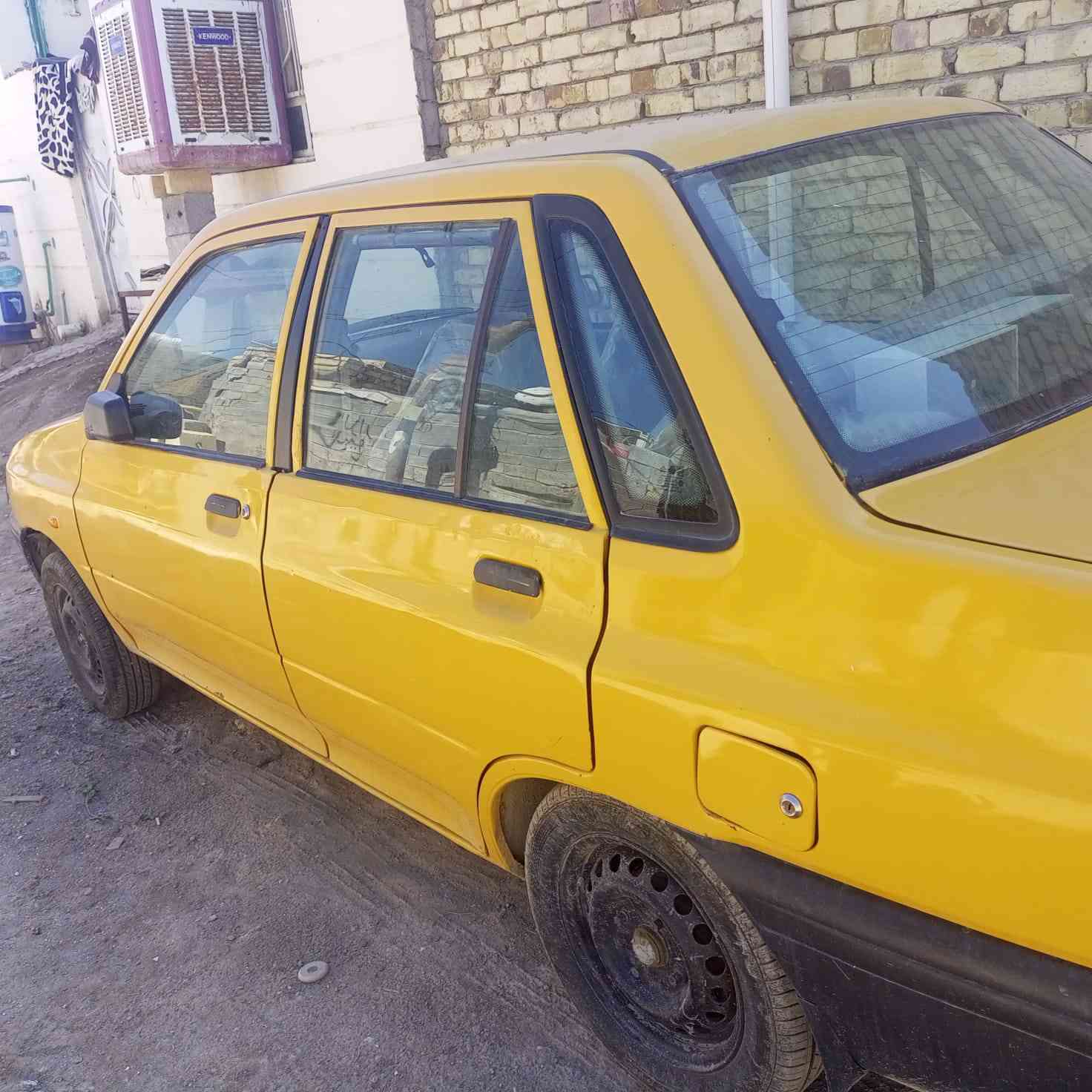 السلام عليكم سيارة للبيع موديل 13مصفرة هياة وغرامات كير ومكينة جديد تخم تاير مكان الديوانية ***********
