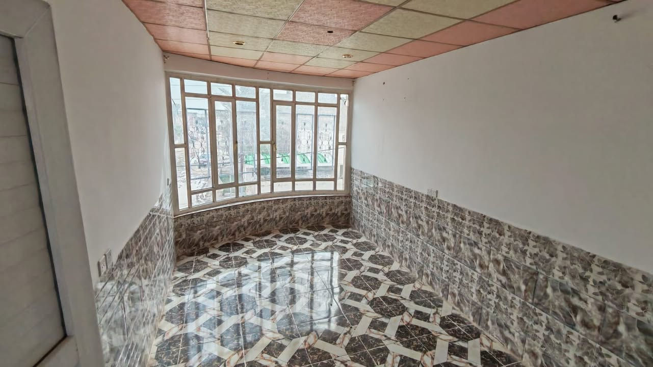 مشتمل للايجار في الجبيرية الثانية قرب سوق مريدي مكون  من طابقين 3 غرف نوم وصالة واستقبال ومطبخ  بناء حديث سعر الايجار 300 الف 
*********** عقارات ابو سلطان
