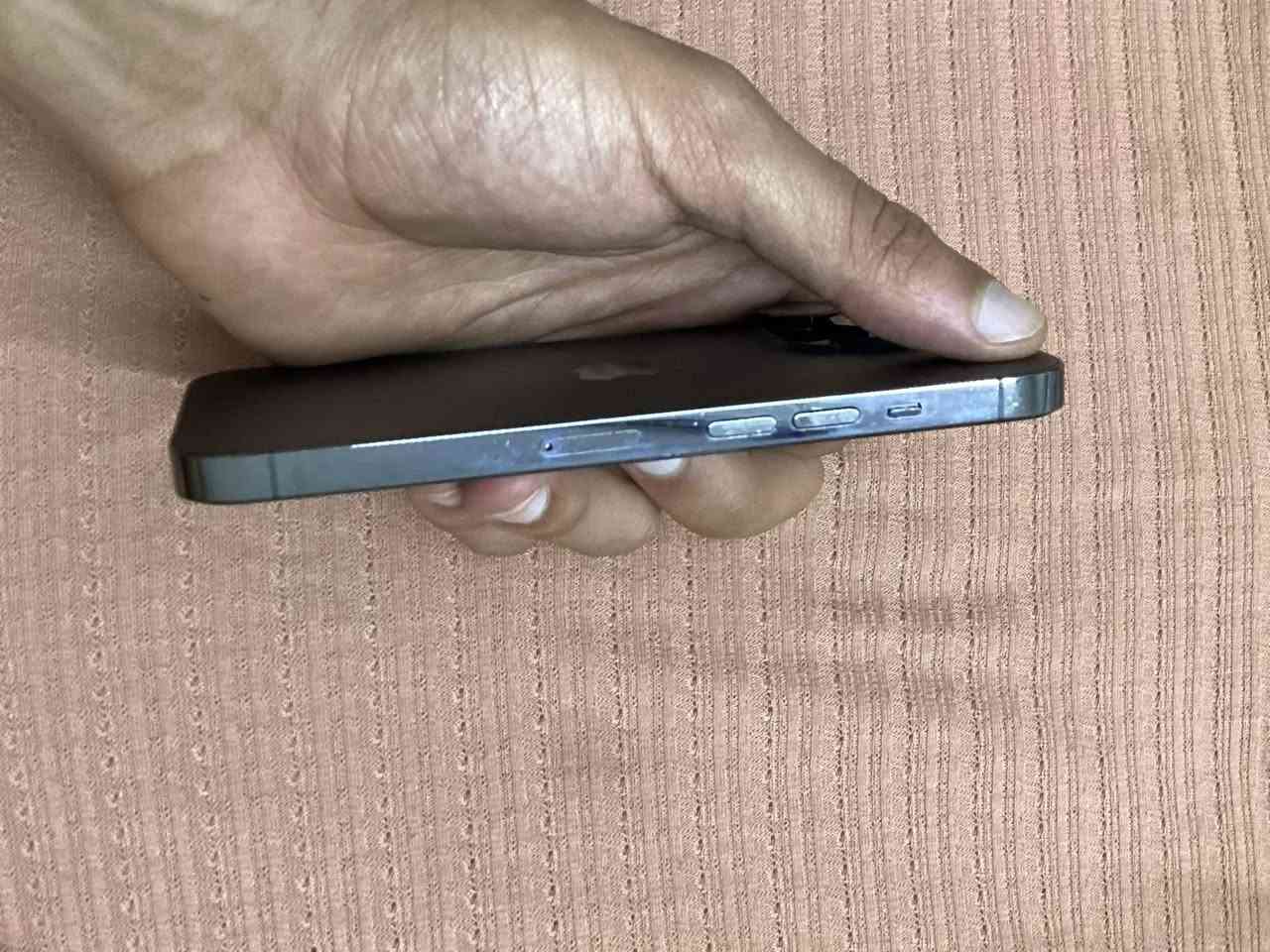 سلام عليكم كل عام وأنتم بخير 
عندي ايفون 13 برو فقط 
ذاكرة 256 بطارية 78
السعر 570 نضيف جدا 
الاتصال ***********
