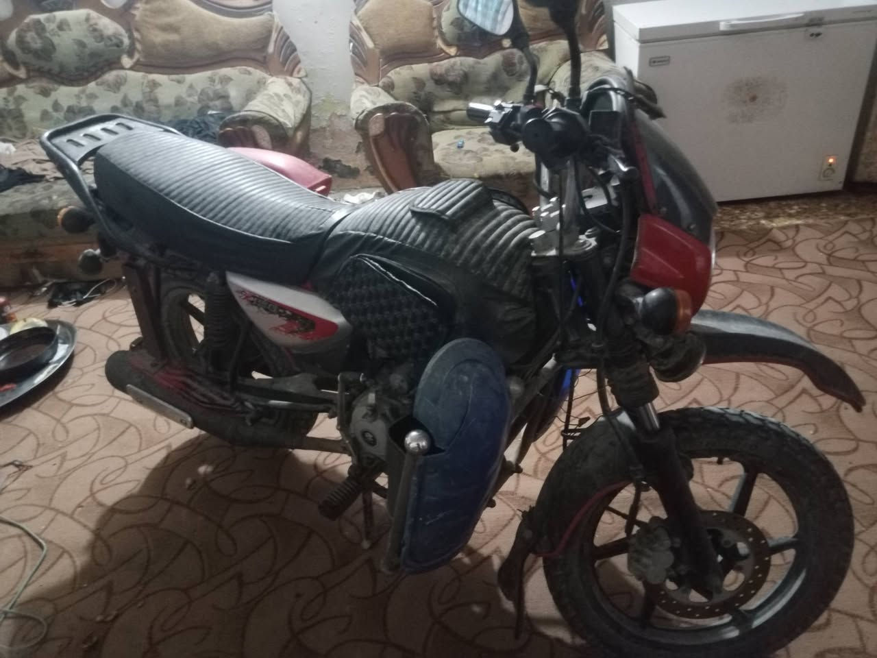 سلام عليكم دراجه بوكسر نضيفه مامفتوحه نضيفه مالت شرطي مايطلع بيهه كامله وراق اصولي ،كهربائيات كامله ،، مكاني تنومه شط العرب ، رقم لهاتف ، *********** سعر 1700
