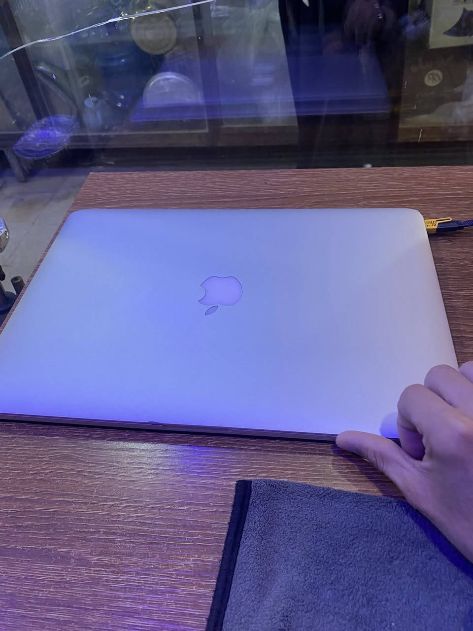 السلام عليكم ماك بوك 💻 2015يشتغل نضامين ابل IOSونصام وندوز تكدر تحولهم بزر واحد وبل سهوله. الذاكره مالته256/رام 16/كور اي i7 الجيل الرابع 4 نضام الHQاعلى فئه كيبور ضوئي شغال عربي انكليزي حجم شاشه 15.5سلم حواف ناعمه


**إذا كنت صاحب هذا الإعلان وتريد حذفه لأي سبب، رجاءا أرسل رسالة إلى الدعم الفني**