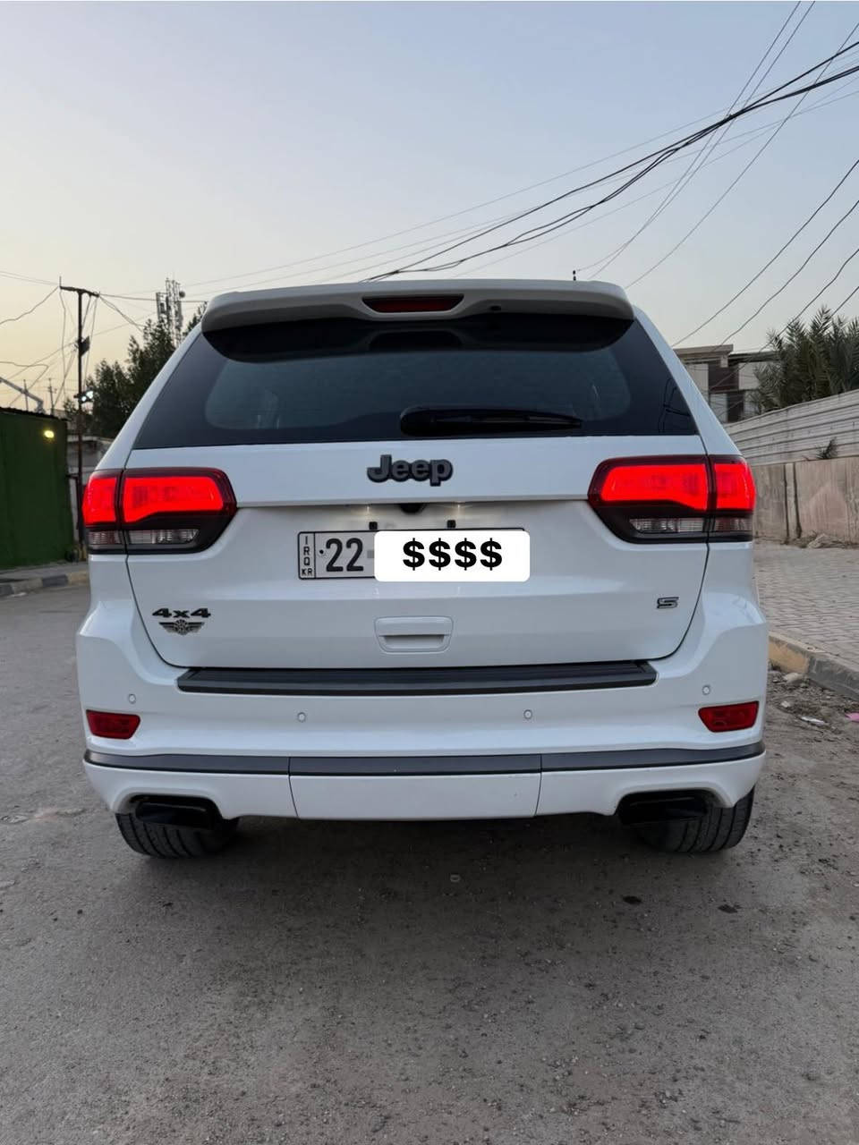 جيب كراند شيروكي لمتد S رادار .
رقم اربيل وكالة تحويل حاضر
مكفول كفالة عامة عدا صبغ قليل بالتكمة الخلفية
السونار موجود ويه الصور

الموديل :2020 . (خليجي) . 
المحرك : V6.  3.6L .
العداد : 80 الف ميل
* المواصفات :
 * رادار مع مانع تصادم امامي . 
* تحذير الخروج عن المسار . 
* نقطة عمياء .
* دفع رباعي 4x4 . 
* فرش المقاعد من الجلد . 
* المقاعد الأمامية كهربائية .
* ذاكرة لحفظ وضعيات الجلوس . 
* المقاعد الأمامية مع تدفئة . 
* صف المقاعد الخلفية مع تدفئة . 
* ويل قياس 20 انج اسود لماع .
* مقود السائق كهربائي . 
* تدفئة ستيرن . 
* سقف بانوراما .
* شاشه 8.4 انج .
* نظام الملاحة (GPS) . 
* نظام خاص للطرق الوعرة . 
* مصابيح امامية زنون . 
* المصابيح الأمامية مع LED لايت . 
* كشافات الضباب زنون . 
* تشغيل عن بعد .
* صندوق كهربائي .
*  حساسات أمامية . 
*  حساسات خلفية .
* كاميرا خلفية .
* بخاخ ماء لتنظيف المصابيح الامامية .
* مرايا بخاصية التعتيم الذاتي . 
* مرايا جانبية قابلة للطي كهربائيا . 
* بلوتوث تلفون . 
* محدد سرعة . 
*نظام القيادة الذاتية
* نظام تشغيل واطفاء اوتماتيكي للمحرك للتوفير من صرف الوقود .
* نظام بريك اوتماتيكي .

مكان السيارة بغداد/الدورة_الميكانيك
السعر :-320 وبيها مجال
رقم الهاتف
***********
***********
