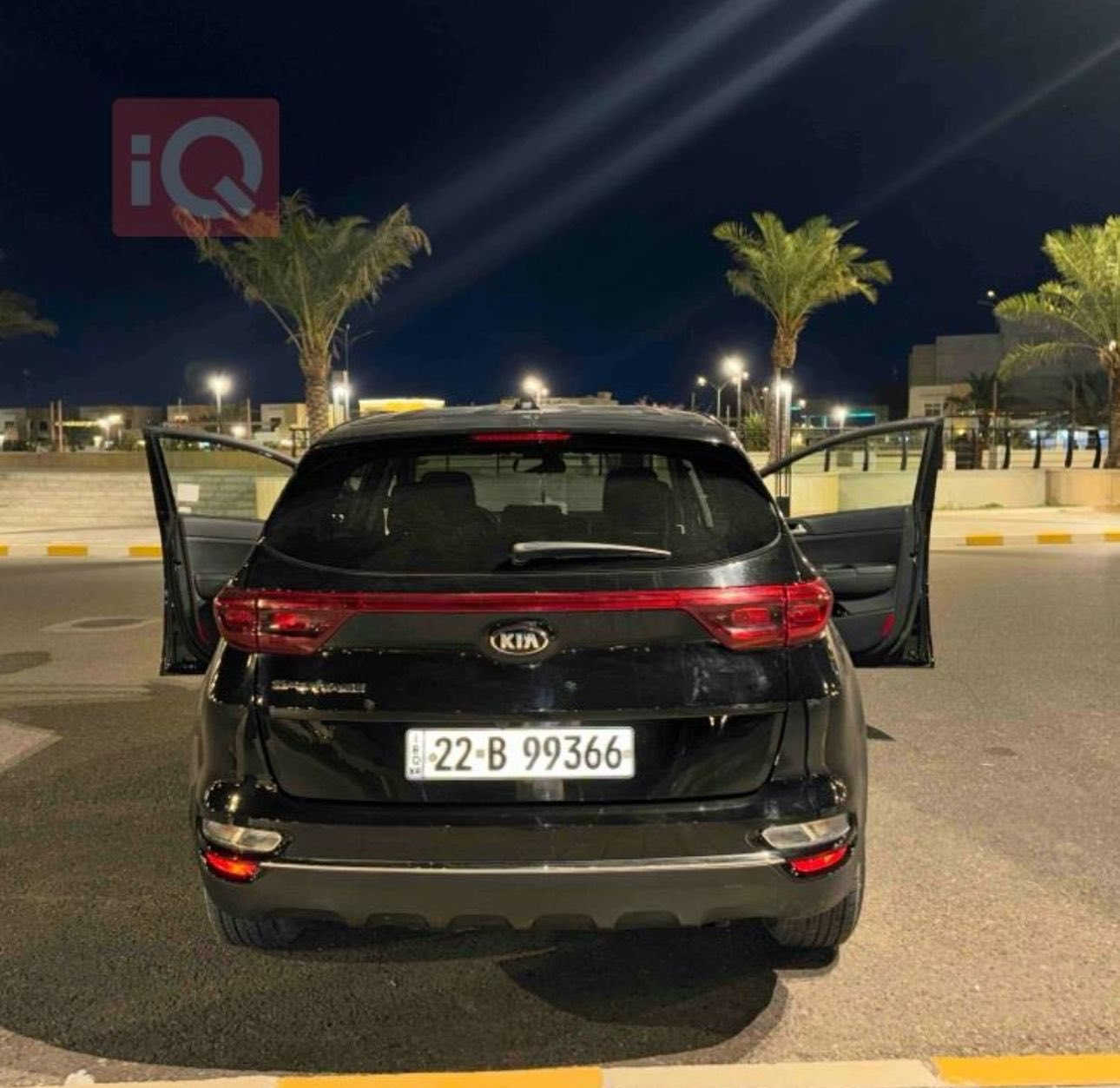 السلام عليكم
Kia sportage 2022

🔹 المحرك

 • 4 سلندر (4-Cylinder)

 • سعة 2.0 لتر

 • قوة 160 حصان

 • ناقل حركة أوتوماتيك 6 سرعات

💠استهلاك الوقود

8 لتر لكل 100 كيلو

� التجهيزات الخارجية

 •مصابيح أمامية LED 

 •شبك أمامي “Tiger Nose” المميز لكيا

 •مرايا جانبية كهربائية مع إشارات جانبية

� التجهيزات الداخلية

 • شاشة وسطية (8 إنچ)

 • بلوتوث + USB + AUX

 • كاميرا خلفية

 • تحكم بالمقود

 • مكيف عادي

� أنظمة الأمان

 •وسائد هوائية أمامية وجانبية

 • ABS مانع انغلاق المكابح

 • ESP نظام الثبات الإلكتروني

 •حساسات خلفية
 حادثها تبديل دعامية امامية فقط من دون دواخل 

السعر 185 وبيها مجال بسيط

العنوان صلاح الدين تكريت

للاستفسار ***********
