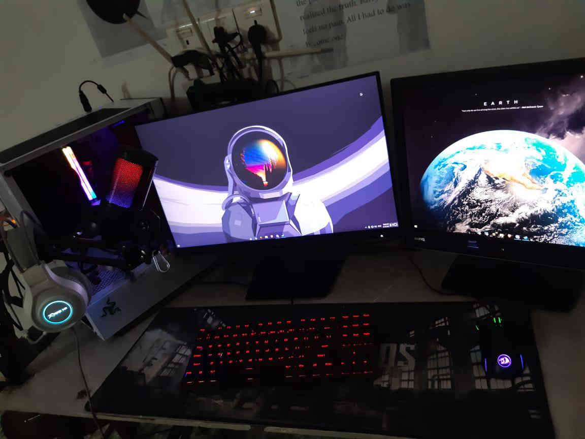 السلام عليكم
سيت اب كامل كيس وشاشتين وميز وكيبورد وماوس وسماعات ويوبي اس وماوس باد
✅ مواصفات الجهاز | PC Specs:
المعالج | CPU: Intel Core i3-10100 (4 أنوية / 8 مسارات – أداء ممتاز)

كرت الشاشة | GPU: NVIDIA GTX 1060 OC 6GB (يشغل ألعاب كثيرة بسلاسة على 1080p)

الرام | RAM: 16GB DDR4 بسرعة 3200MHz

اللوحة الأم | Motherboard: H510M

التخزين | Storage: 2×256GB SSD +hdd. 4t – سرعة في التشغيل والتحميل)

مزود الطاقة | PSU: 500W قوي وثابت

🖥️ الشاشات | Monitors:
ASUS: شاشة 24 ips 1ms
 بوصة – 1080p 100Hz (مثالية للألعاب)

BenQ: شاشة – 1024p 75(ممتازة كـ شاشة ثانوية)

⌨️ الإكسسوارات | Accessories:
كيبورد | Keyboard: Redragon K552 ميكانيكي RGB

ماوس | Mouse: Redragon M712 RGB

سماعة | Headset: Xtrike Me RGB للألعاب

ماوس باد | Mousepad: متوفرة

UPS: 1500VA مع بطاريتين – يحمي من انقطاع الكهرباء

الطاولة | Desk: موجودة ومجانية مع الجهاز

كامل الكيس بس نقص الجامة
عنواني 
كربلاء
السعر قفل 
600
***********
