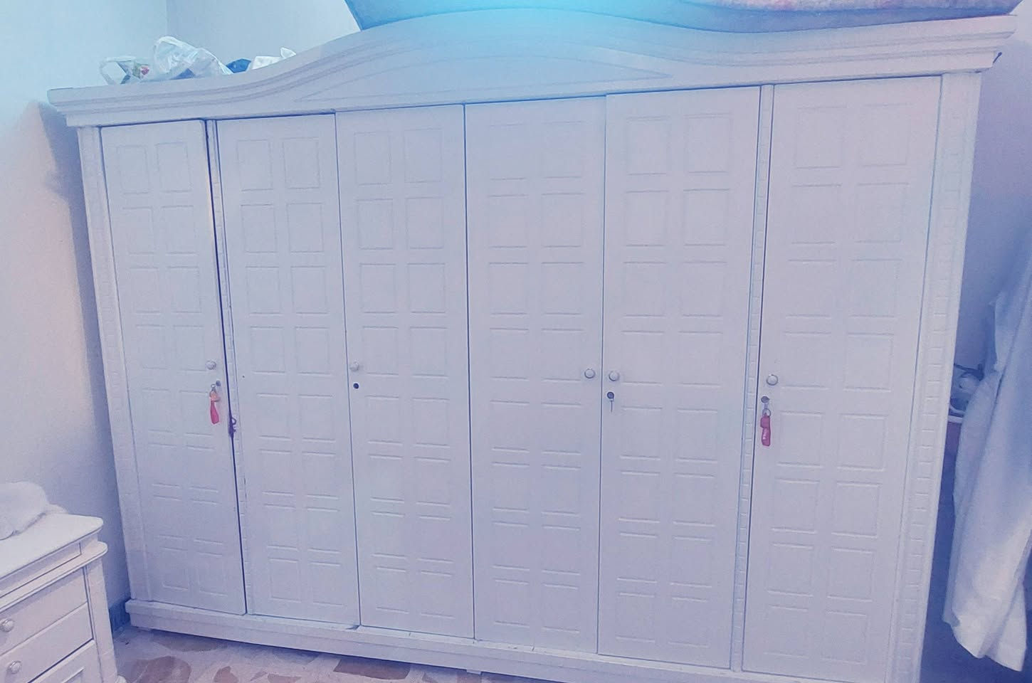 السلام عليكم توجد غرفه للبيع كويتي ضخمه خشب ثكيل ست بيبان وياها ملحق بابين لابيها كسر جديده مع المندر سعرها مليون وربع الغرفه كلش نضيفه مراسله على الخاص


**إذا كنت صاحب هذا الإعلان وتريد حذفه لأي سبب، رجاءا أرسل رسالة إلى الدعم الفني**