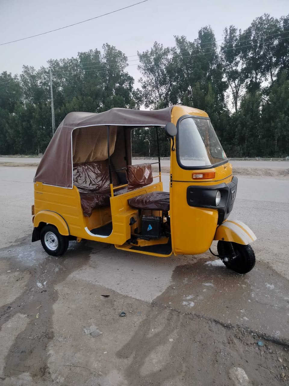 سلام عليكم تكتك للبيع موديل 2020شهر 10 رقم وسنويه لوحات نكليزي داخله هزه بأسمي  جديده تكتك كفاله عامه 
وينه ليدور نضيف يجي يمي تكتك نضيفه بمعنه الكلمه ✅
المكان ناصريه قضاء دوايه الاتصال *********** 
ويدلل لاشراي
