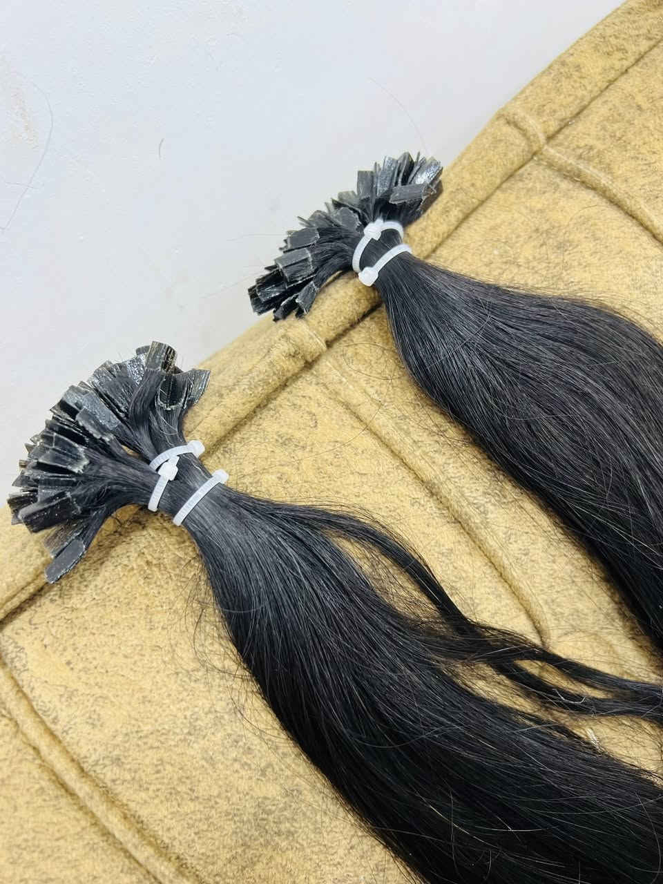 مايكرو شعر طبيعي خالص طول قسته بلفيته 57 سم جديد غير مستخدم
100 خصله لون اسود طبيعي يجننن قابل للغسل للصبغ للقصر ومتوفر باروكه قصيره مقدمه كذله بوستيجات رجاليه كله طبيعي


**إذا كنت صاحب هذا الإعلان وتريد حذفه لأي سبب، رجاءا أرسل رسالة إلى الدعم الفني**