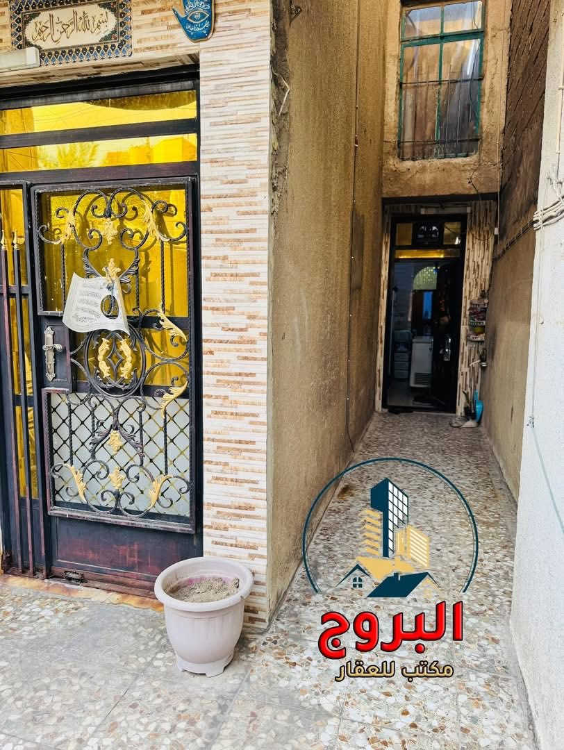 🏠 للبيع في الدورة منطقة  ابودشير قرب مستوصف التحدي 

• يعلن مكتب البروج للعقار  عن عرض عقار سكني
(بحالة جيدة نضيف جداً) بموقع ممتاز وكافة الخدمات متوفرة

🛑 تفاصيل : العقار
• المساحة الكلية : 100م  
• الابعاد: الواجهة  5م  |   النزال  20م
• طابقين
• نوع الملكية : #طـــــــــــابو  ملك  صـــــــــــرف

🔹 الطابق الأول
• مدخلين (خصوصية تامة)
• صالة ضيوف
• مطبخ 
• حولي
• مناور  
• مجموعة الصحيات عدد  (3)
• غرف النوم عدد (1)

🔹 الطابق الثاني
• غرف النوم عدد (2)
• حولي
• بيتونة
• سطح

📢 إذا لم يكن هذا العقار هو ما تبحث عنه، فلدينا تشكيلة واسعة من المنازل والأراضي التي تلبي كافة الأذواق .

👨‍💻 للحصول على السعر والتفاصيل الإضافية:
يرجى كتابة الرقم ( 1 ) في التعليقات، 
وسيتم تزويدكم بكافة التفاصيل عبر رسالة خاصة 📩.

(ملاحظة: التعامل والتفاوض يتم مع صاحب العقار حصراً).

          📞 للاستفسار والمزيد من المعلومات
يرجى التواصل معنا: رقم الهاتف: ***********

✨ مكتبنا العقاري الموثوق في خدمتكم دائماً لمساعدتكم في العثور على منزل الأحلام.

#دمتم_في_رعاية_اللة
