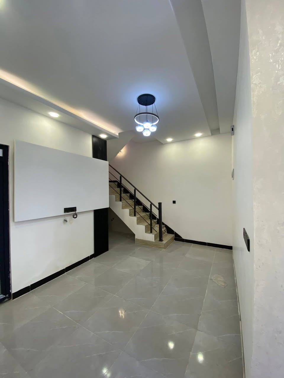 للبيع دار سكني موقع مميز حي السماح الأركان قرب متوسطة نبض العراق
مساحة الدار🏠 : 90 متر واجهة 10 متر (ركن)
سند طابو ملك صرف شرط التحويل📄
خدمات كاملة ماء💧 وكهرباء 🛰وتبليط🛣
 تفاصيل الدار :🏠
الطابق الاول : غرفة نوم وهول ومطبخ واستقبال وصحيات وكراج 
الطابق الثاني: ثلاثة غرف نوم وصالة و صحيات و بيتونه 
________________________________________________
للإستفسار الاتصال ع الارقام التاليه 
***********📞
***********📞
مكتب عين لتجارة للعقارات والمقاولات العامه نستقبل جميع العروض العقارية يوجد لدينا بناء بيوت نظام اقساط💸
الموقع حي السماح الأركان شارع ٢٠ مقابل ماركت العلي 📍
