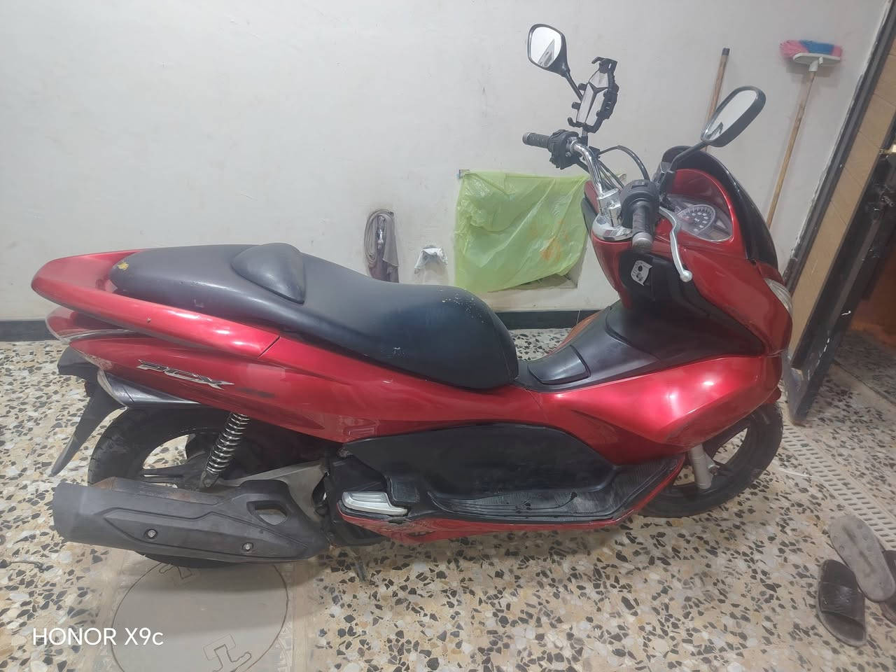 السلام عليكم للبيع دراجه pcxجيل اول  ياباني 
الاصلي دراجه جديده مال جناي
الاصلي دراجه كامله أستان كهربائي دراجه جديده الدراجه مكينه لوك برغي ممفتوح بيهه شلعا معدل خير من اللّٰه دراجه تكول جديده بمعنئ الكلمه واحلا من الصور دراجة مكينه مكفوله اي نقص مابيه
السعر مليون و300 وبيه مجال ***********
