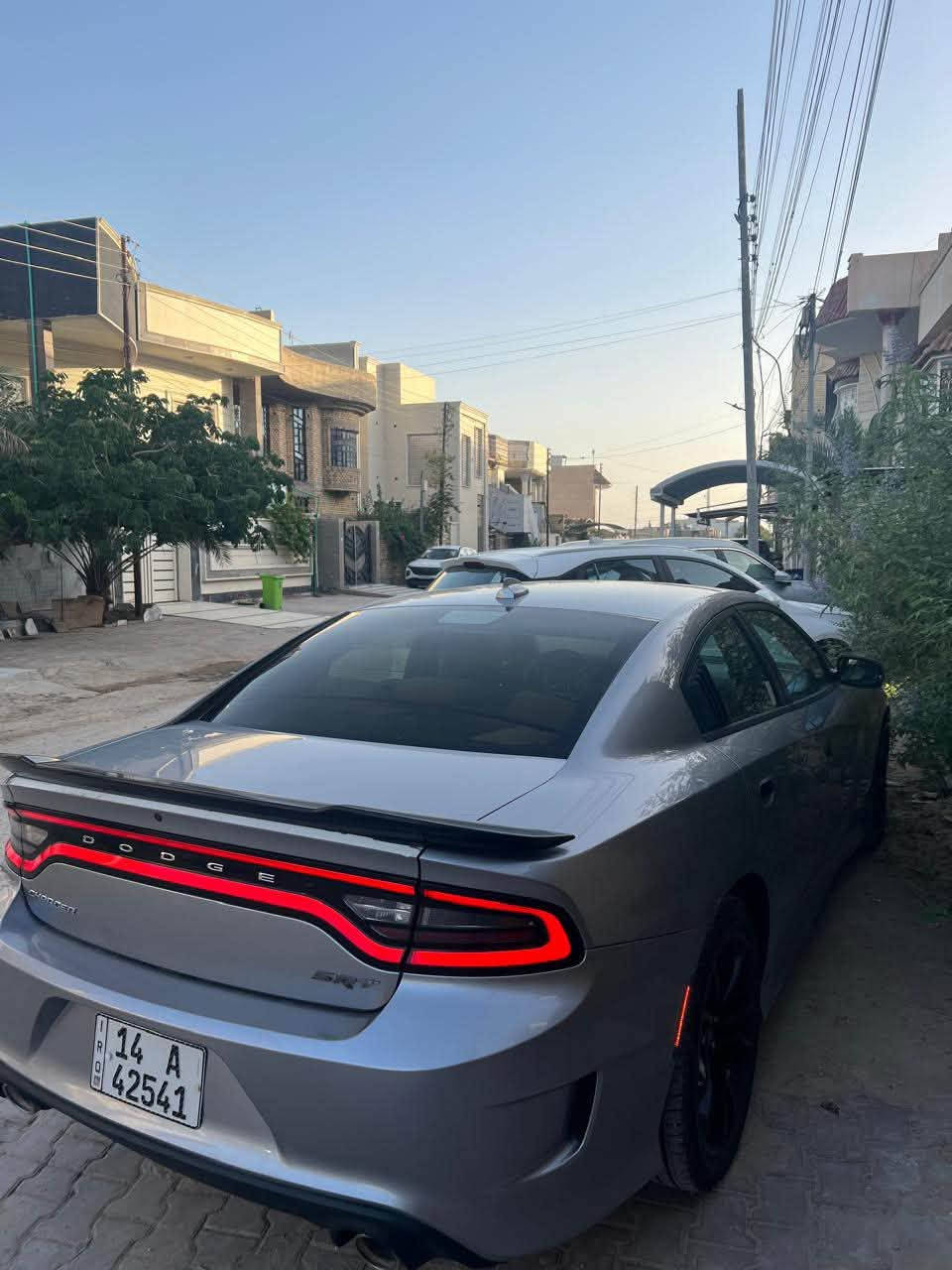 دوج جارجر 2016
اللون سلفري
بصره -حره (تحويل ثاني يوم)
مواصفات sxt
محرك 3600
كاميرا خلفيه - شاشة كبيره
محدثه السياره كت كامل (srt)
بيها 5قطع صبغ (بنيد + جاملغ ايمن+ جاملغ ايسر+الباب عكس جهه السايق + باب خلفي)
دواخل بيجي - نظام Abs - تشغيل عن بعد 
السياره حداديه + مكينه + كير (مابيها نقص والحمدلله)
عنوان السياره : البصره 
رقم الهاتف ***********
السعر 152$
وبيها مجال قليل
