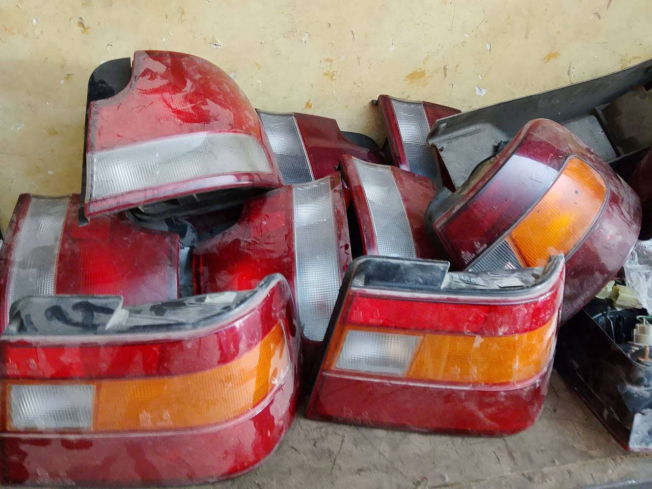 لايت وبك لايت دمعه ومصطره جمله فقط ***********
