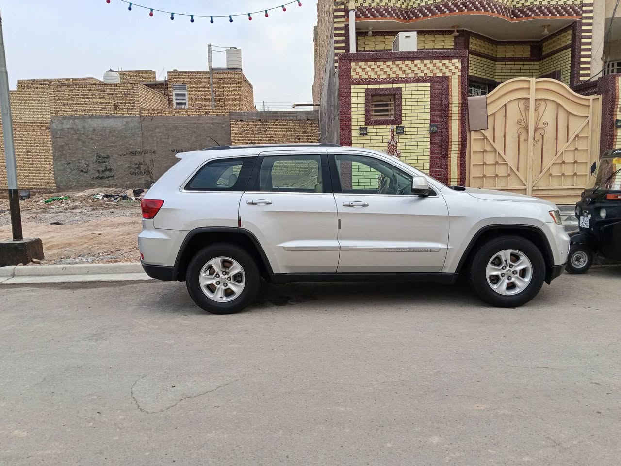 السلام عليكم جيب لاريدو 2011 وارد امريكي محرك سته سلندر 3600  السعر 165 وبي مجال رقم الاتصال ***********
