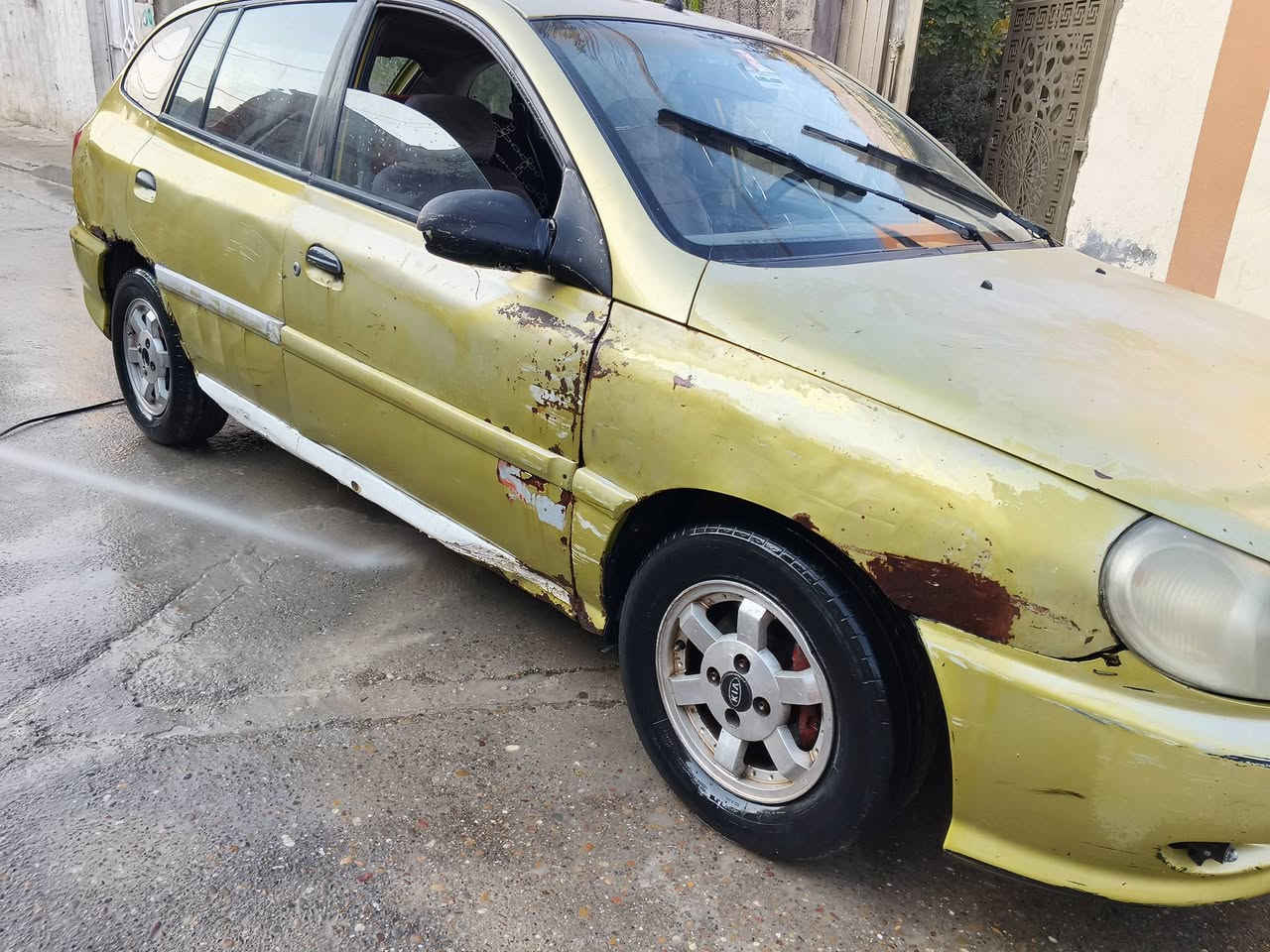 سلام عليكم
اعيد نشر بسبب وعود كاذبة وحديث كلام
للبيع  او مراوس سيارة كية ريو موديل الفين 
كير ومحرك خير من لله
رقم بغداد خصوصي مشورع وطني سنوية منتهية 2025/2/20 
بيهة نواقص مثل يدات مال بيبان خارجية ودكم مال جام صدر  
وبيهة مشط مال استيرن خربان 
 بس سيارة تمشي لحال وما عليهة شي 
مكاني بغداد العبيدي خلف بانزين خانة 
هاذ رقم للستفسار خاص غير متواجد 
هاذ رقم واتسأب:***********
هاذ رقم للتصال مباشر:***********
سعر(18ورقة) 
عليهة غرامات(250الف) 
رجأء لحد يطب خاص مغلق 
تفاصيل اتصل بل رقم
