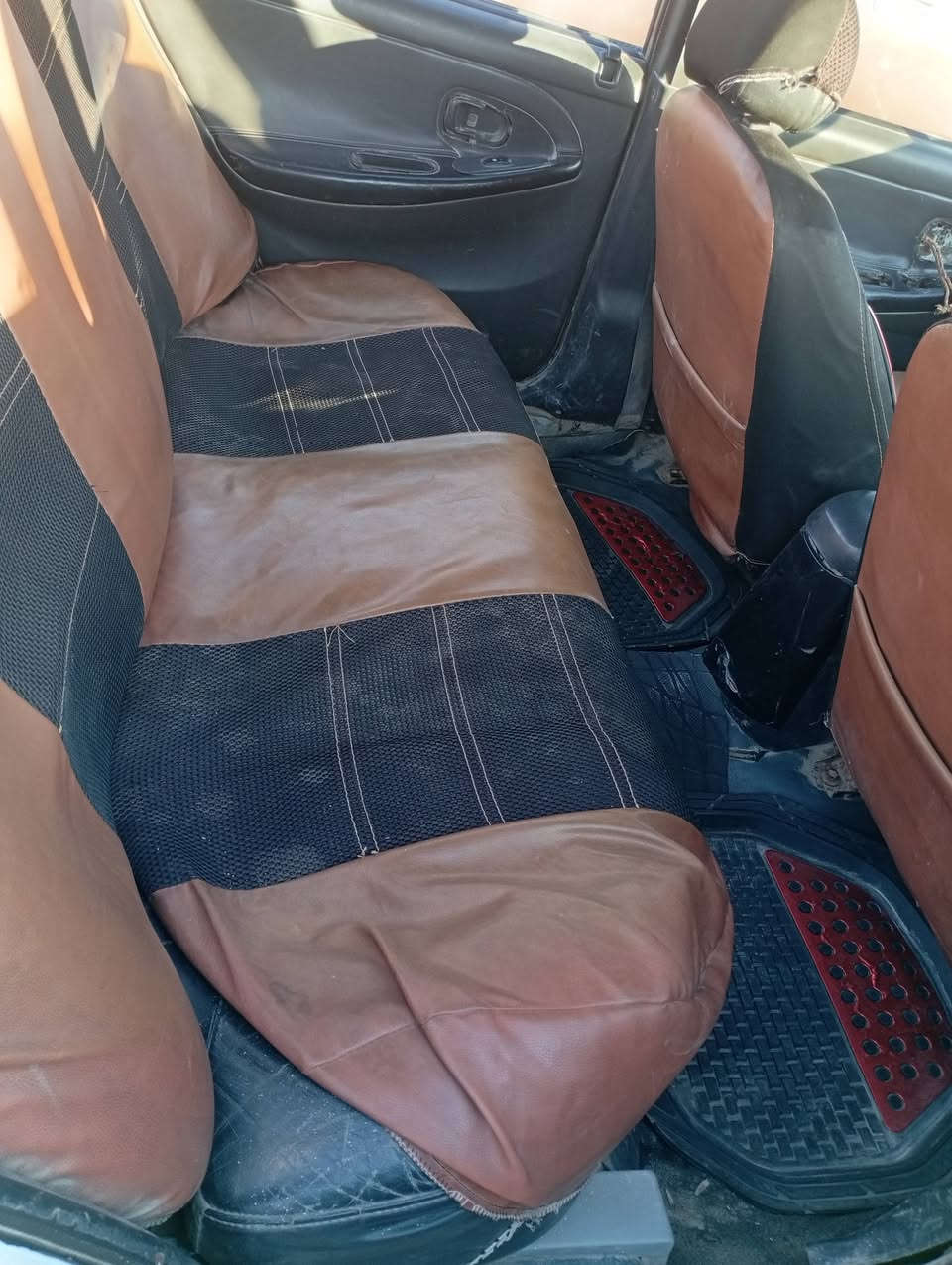 سياره سوناتا موديل 2000.مصبوغه عام اثر جراد اللون .السياره شغاله تعمل وتسير سنويه لل2027. ثاني يوم مداور السعر 30وبيه مجال  .مكان السياره بابل. هاتف***********
