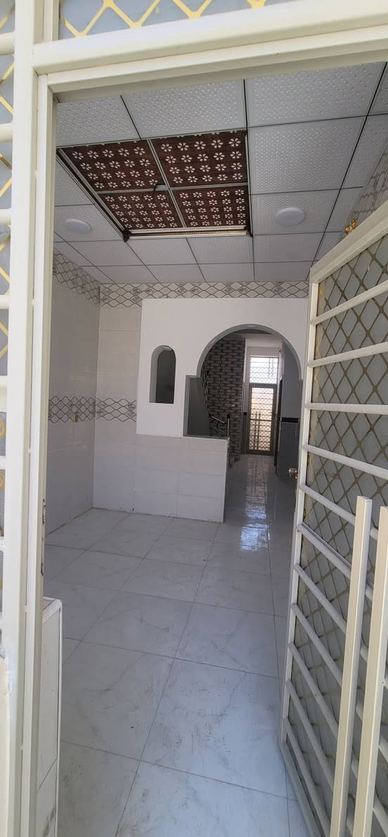 السلام عليكم للبيع بيت ١٠٠ متر طابق واحد بناء حديث طابو زراعي سند ٢٥ يبعد عن الامام الحسين عليه السلام ٤ كيلو السعر ٩٠ وبيه مجال للإستفسار ***********
