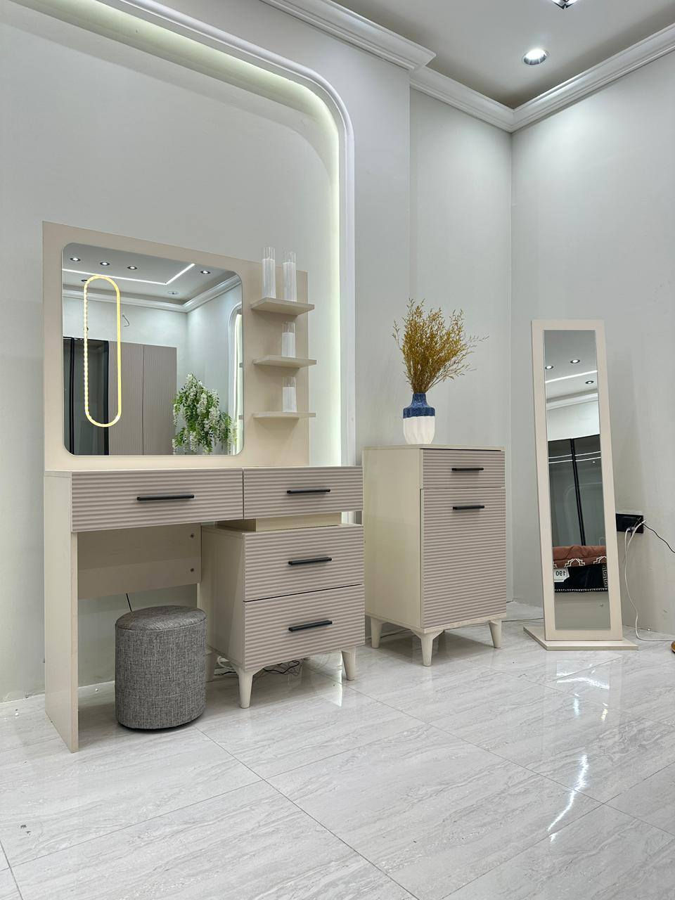 10 قطع كنتور ملحق اناره فول جميع اجزاء الغرفه سرير مخزن شازلون مخزن متوفره الان في معرض الشركه الكائن طريق رفاعي نصر مجاور جامعة اوما الاهليه للاستفسار اكثر يرجى الاتصال على الارقام التاليه 
***********
*********** واتس فايبر تلگرام 
البيع بطريقة النقد والاقساط 
الشد والنقل داخل محافظة ذي قار مجانا
