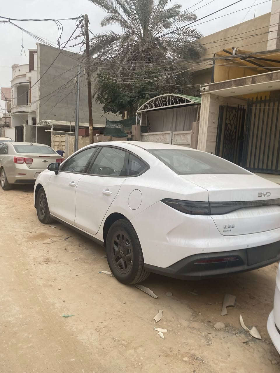 ✅ المواصفات : 
السعر: ١٨.٨٠٠ مليون  بدون رقم 
   
🔹 الاسم: بي واي دي سيل 5

🔹 الموديل: 2025
🔹 الحالة: زيرو – لم تُستخدم 

• أداء عملي مناسب للاستخدام اليومي
• صرفية وقود اقتصادية
• ناقل حركة أوتوماتيك
• نظام دفع أمامي
• قيادة ناعمة وثابتة داخل المدينة والسفر
• وسائد هوائية أمامية
• نظام ABS مانع انغلاق المكابح
• نظام الثبات الإلكتروني ESP
• نظام مانع الانزلاق TCS
• توزيع قوة الفرامل EBD
• حساسات خلفية
• كاميرا خلفية
• نظام مراقبة ضغط الإطارات TPMS
• مقاعد مريحة بتصميم أنيق
• ستيرنغ مالتي فانكشن
• مثبت سرعة
• شاشة وسطية تعمل باللمس
• شاشة عدادات رقمية
• تكييف أوتوماتيك
• لون أسود أنيق
• أضوية أمامية LED
• أضوية خلفية LED
• مرايات جانبية كهرباء مع إشارات
• جنوط ألمنيوم قياس 17
• تصميم انسيابي عصري
. تدعم نضام NFC
للاستفسار
***********
✅ المواصفات : 
السعر: ١٨.٨٠٠ مليون  بدون رقم 
   
🔹 الاسم: بي واي دي سيل 5

🔹 الموديل: 2025
🔹 الحالة: زيرو – لم تُستخدم 

• أداء عملي مناسب للاستخدام اليومي
• صرفية وقود اقتصادية
• ناقل حركة أوتوماتيك
• نظام دفع أمامي
• قيادة ناعمة وثابتة داخل المدينة والسفر
• وسائد هوائية أمامية
• نظام ABS مانع انغلاق المكابح
• نظام الثبات الإلكتروني ESP
• نظام مانع الانزلاق TCS
• توزيع قوة الفرامل EBD
• حساسات خلفية
• كاميرا خلفية
• نظام مراقبة ضغط الإطارات TPMS
• مقاعد مريحة بتصميم أنيق
• ستيرنغ مالتي فانكشن
• مثبت سرعة
• شاشة وسطية تعمل باللمس
• شاشة عدادات رقمية
• تكييف أوتوماتيك
• لون أسود أنيق
• أضوية أمامية LED
• أضوية خلفية LED
• مرايات جانبية كهرباء مع إشارات
• جنوط ألمنيوم قياس 17
• تصميم انسيابي عصري
. تدعم نضام NFC
للاستفسار
***********
